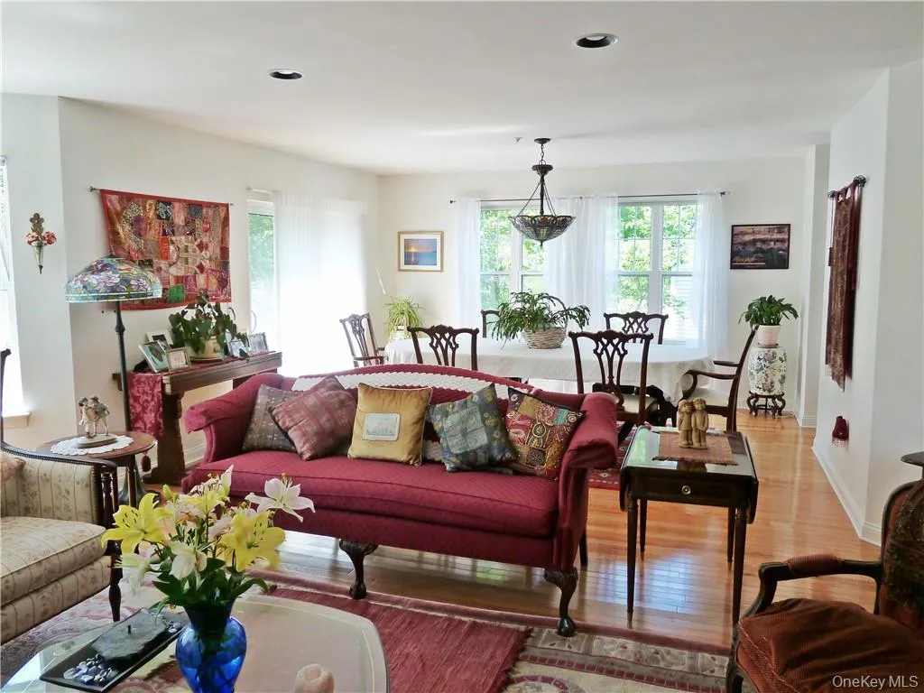 107 Winding Ridge Road, Greenburgh, NY, 4 Bedrooms Bedrooms, 9 Rooms Rooms,3 BathroomsBathrooms,Residential Lease,For Rent,Winding Ridge,0,959990 107 Winding Ridge Road, Greenburgh, NY, 4 Bedrooms Bedrooms, 9 Rooms Rooms,3 BathroomsBathrooms,Residential Lease,For Rent,Winding Ridge,0,959990