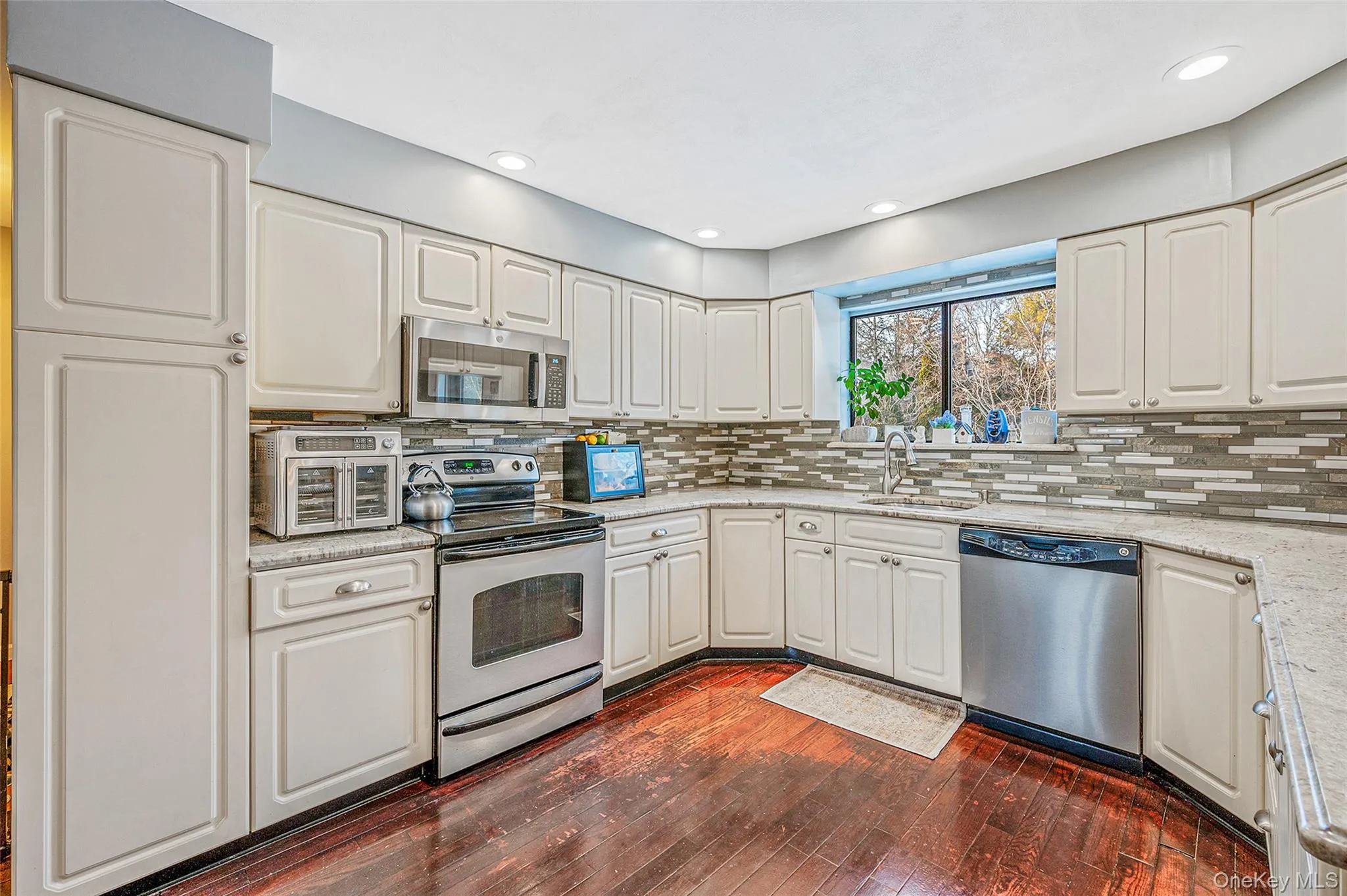 10 Alpine Court, Smithtown, NY, 6 Bedrooms Bedrooms, 15 Rooms Rooms,3 BathroomsBathrooms,Residential,For Rent,Alpine,0,959993 10 Alpine Court, Smithtown, NY, 6 Bedrooms Bedrooms, 15 Rooms Rooms,3 BathroomsBathrooms,Residential,For Rent,Alpine,0,959993
