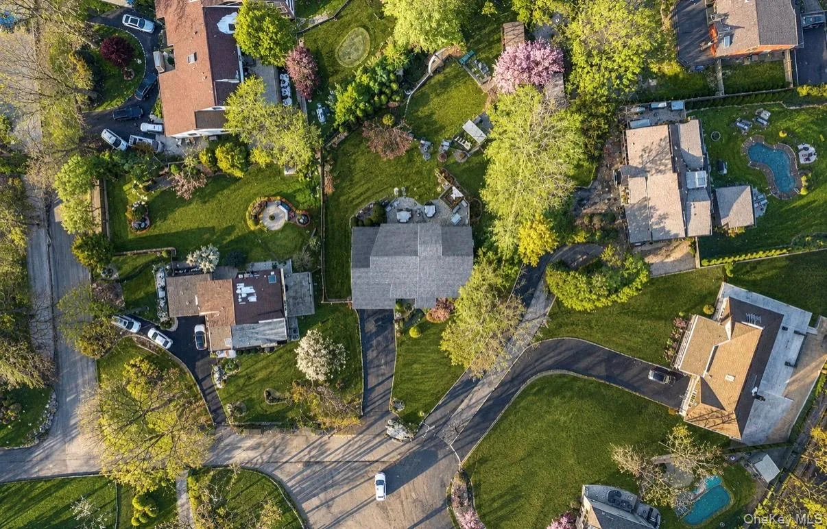 10 Alpine Court, Smithtown, NY, 6 Bedrooms Bedrooms, 15 Rooms Rooms,3 BathroomsBathrooms,Residential,For Rent,Alpine,0,959993 10 Alpine Court, Smithtown, NY, 6 Bedrooms Bedrooms, 15 Rooms Rooms,3 BathroomsBathrooms,Residential,For Rent,Alpine,0,959993