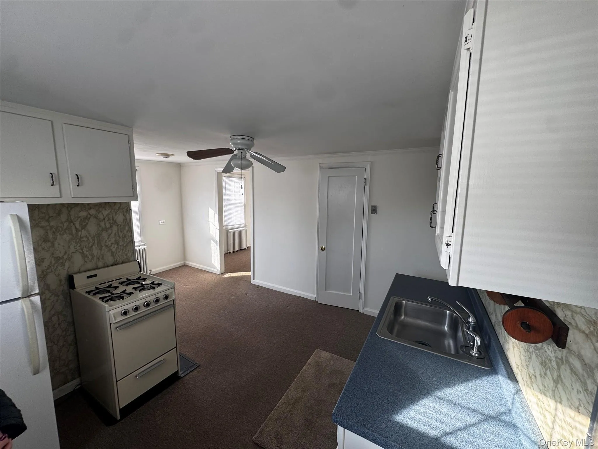 651 Carlls Path, Babylon, NY, 1 Bedroom Bedrooms, 4 Rooms Rooms,1 BathroomBathrooms,Residential Lease,For Rent,Carlls,0,960077 651 Carlls Path, Babylon, NY, 1 Bedroom Bedrooms, 4 Rooms Rooms,1 BathroomBathrooms,Residential Lease,For Rent,Carlls,0,960077