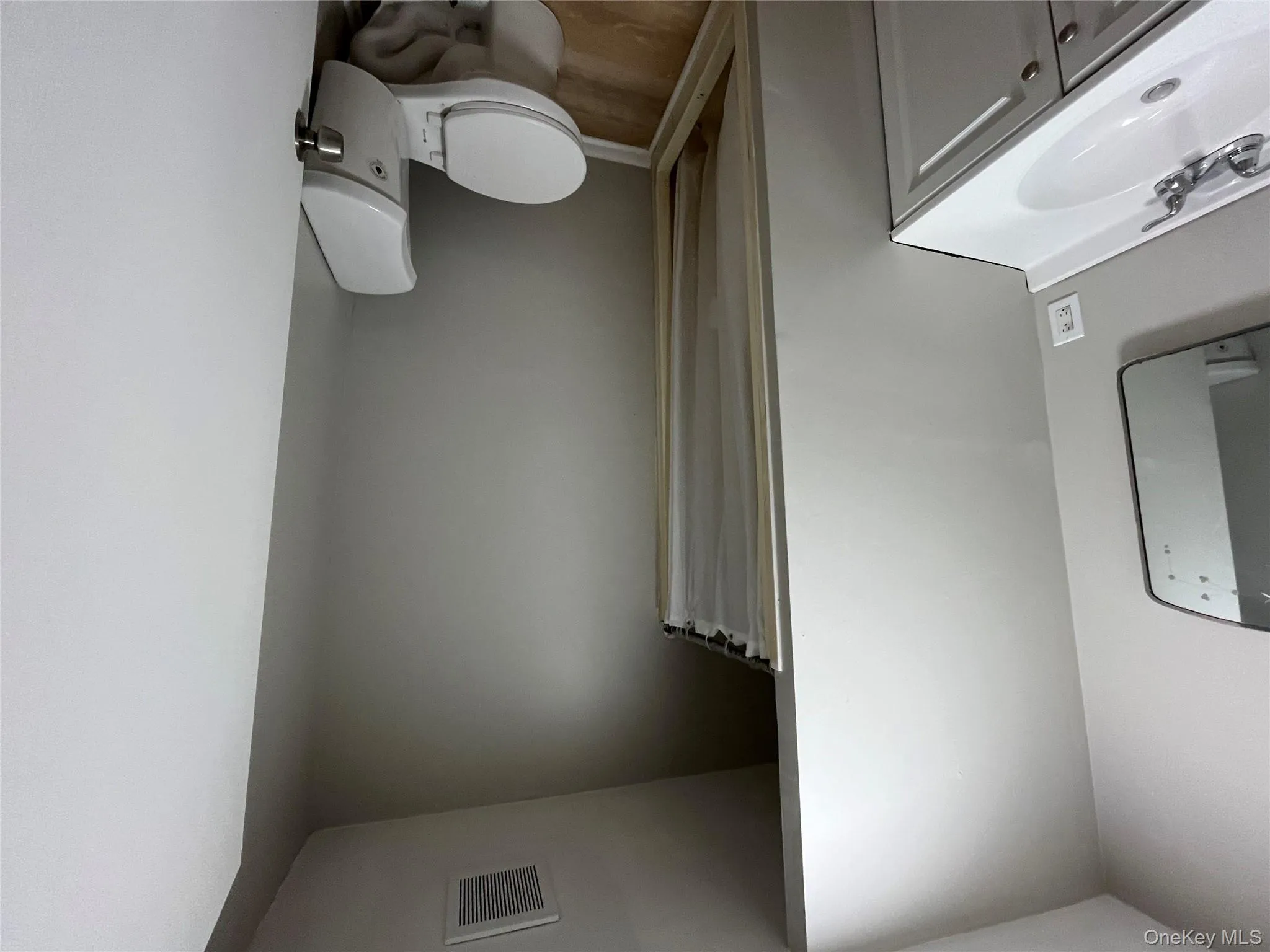 201 Main Street, Montgomery, NY, 2 Bedrooms Bedrooms, 5 Rooms Rooms,1 BathroomBathrooms,Residential Lease,For Rent,Main,0,960121 201 Main Street, Montgomery, NY, 2 Bedrooms Bedrooms, 5 Rooms Rooms,1 BathroomBathrooms,Residential Lease,For Rent,Main,0,960121