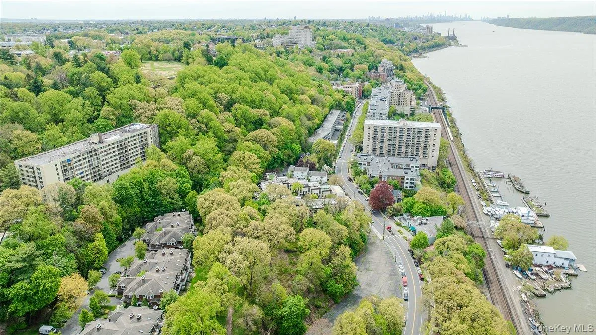 6 Riverpointe Road, Greenburgh, NY, 4 Bedrooms Bedrooms, 9 Rooms Rooms,3 BathroomsBathrooms,Residential,For Rent,Riverpointe,0,960130 6 Riverpointe Road, Greenburgh, NY, 4 Bedrooms Bedrooms, 9 Rooms Rooms,3 BathroomsBathrooms,Residential,For Rent,Riverpointe,0,960130