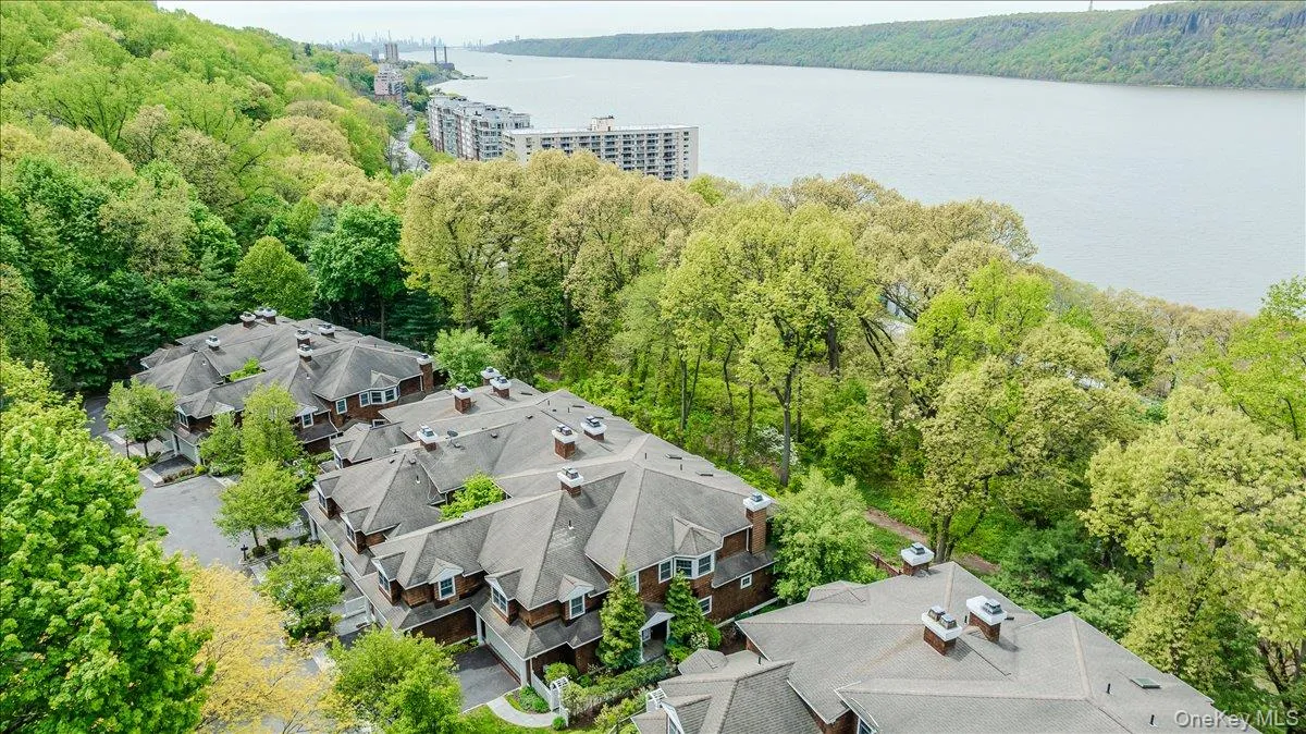 6 Riverpointe Road, Greenburgh, NY, 4 Bedrooms Bedrooms, 9 Rooms Rooms,3 BathroomsBathrooms,Residential,For Rent,Riverpointe,0,960130 6 Riverpointe Road, Greenburgh, NY, 4 Bedrooms Bedrooms, 9 Rooms Rooms,3 BathroomsBathrooms,Residential,For Rent,Riverpointe,0,960130