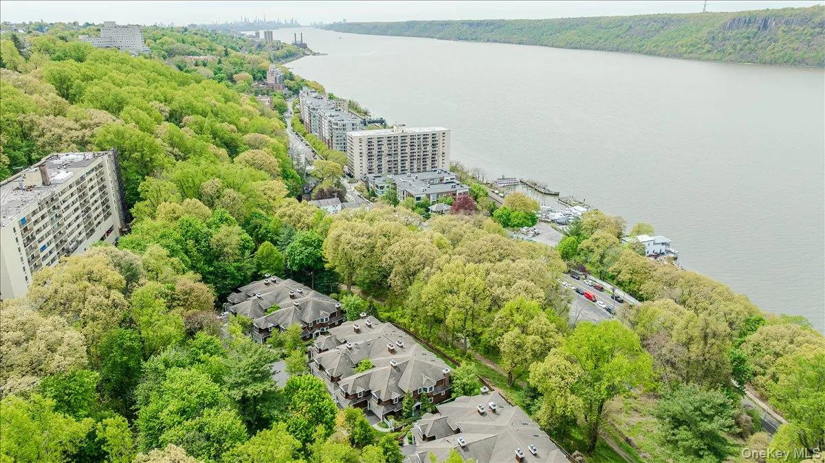 6 Riverpointe Road, Greenburgh, NY, 4 Bedrooms Bedrooms, 9 Rooms Rooms,3 BathroomsBathrooms,Residential,For Rent,Riverpointe,0,960130 6 Riverpointe Road, Greenburgh, NY, 4 Bedrooms Bedrooms, 9 Rooms Rooms,3 BathroomsBathrooms,Residential,For Rent,Riverpointe,0,960130