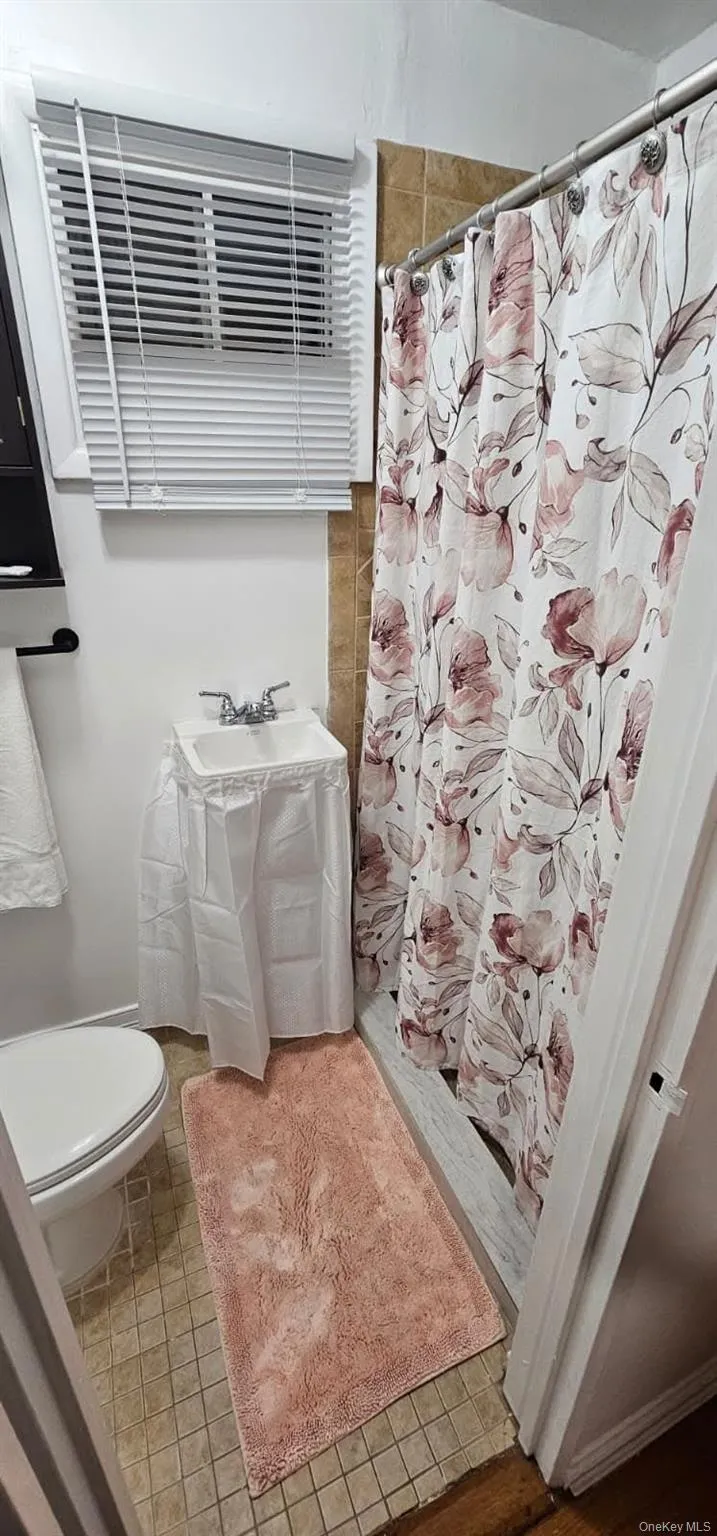 1 Blackford Avenue, Yonkers, NY, 3 Bedrooms Bedrooms, 7 Rooms Rooms,2 BathroomsBathrooms,Residential Lease,For Rent,Blackford,0,960141 1 Blackford Avenue, Yonkers, NY, 3 Bedrooms Bedrooms, 7 Rooms Rooms,2 BathroomsBathrooms,Residential Lease,For Rent,Blackford,0,960141