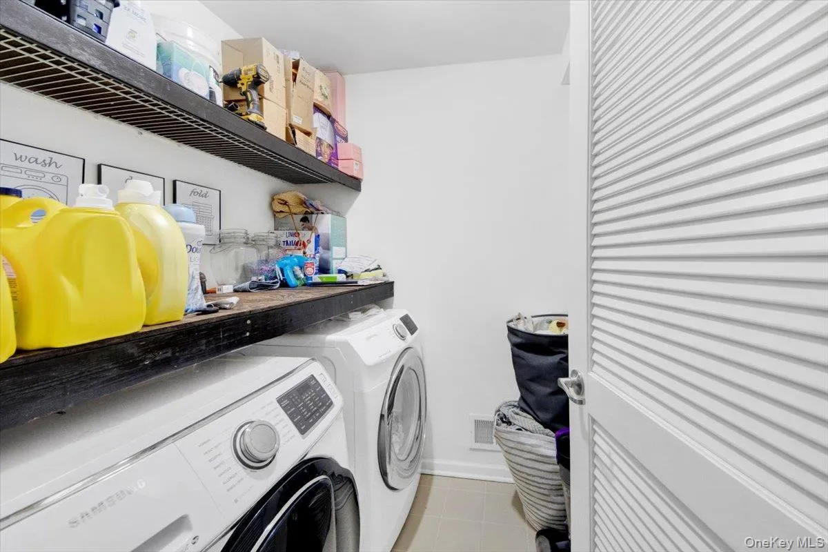 4 Kless Court, Middletown, NY, 3 Bedrooms Bedrooms, 7 Rooms Rooms,2 BathroomsBathrooms,Residential Sale,For Rent,Kless,0,960173 4 Kless Court, Middletown, NY, 3 Bedrooms Bedrooms, 7 Rooms Rooms,2 BathroomsBathrooms,Residential Sale,For Rent,Kless,0,960173