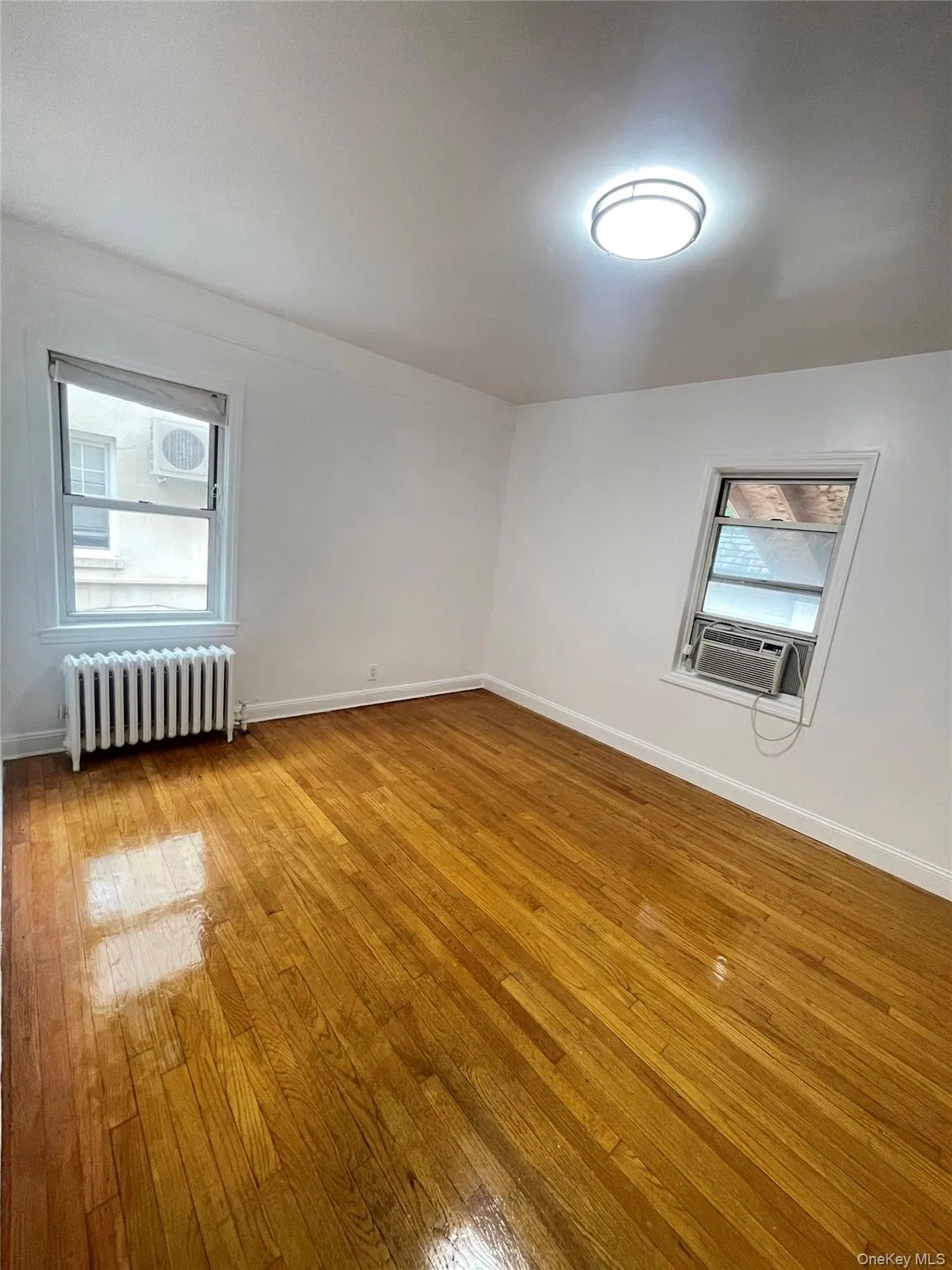Large Bedroom 1 Large Bedroom 1