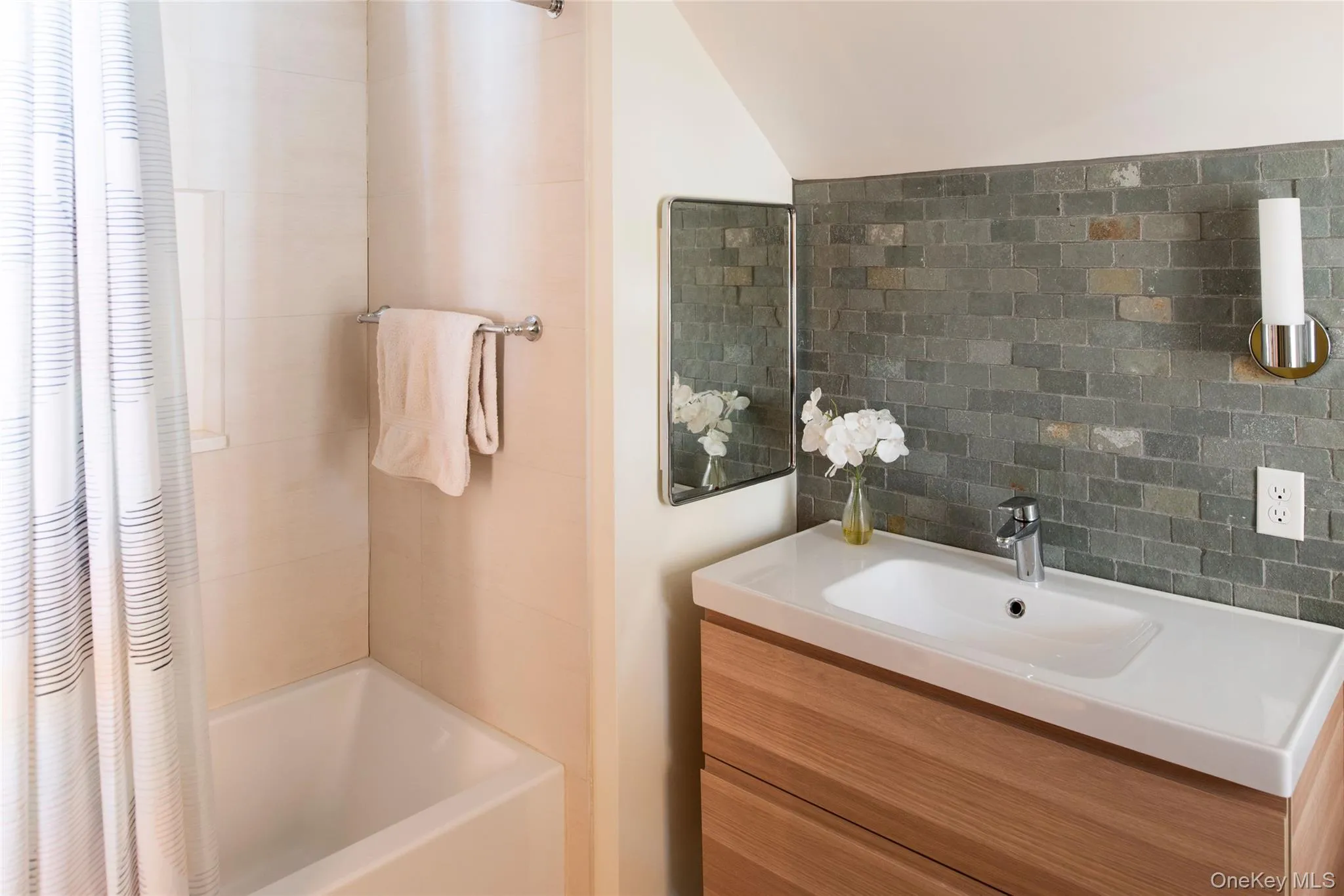 195 Vlei Road, Rhinebeck, NY, 4 Bedrooms Bedrooms, 9 Rooms Rooms,4 BathroomsBathrooms,Residential Lease,For Rent,Vlei,0,960257 195 Vlei Road, Rhinebeck, NY, 4 Bedrooms Bedrooms, 9 Rooms Rooms,4 BathroomsBathrooms,Residential Lease,For Rent,Vlei,0,960257