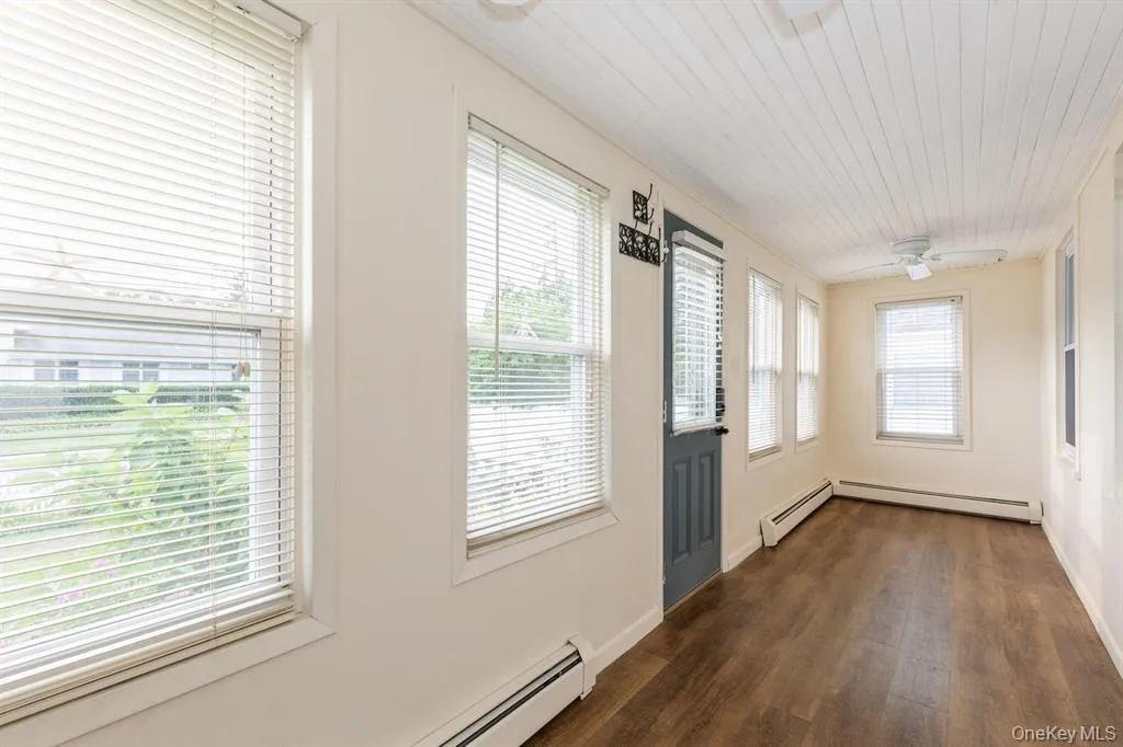 Bright Welcoming Entryway Bright Welcoming Entryway