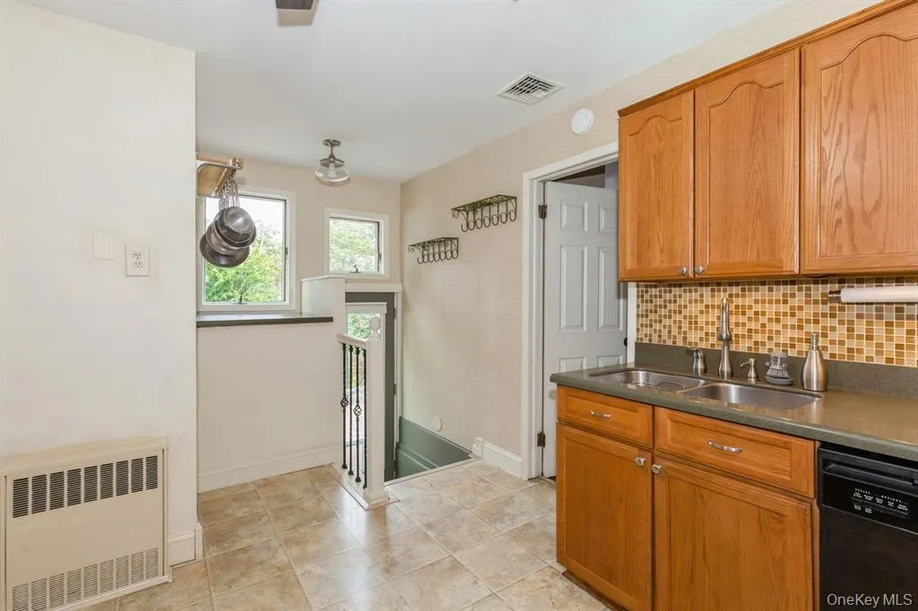 Walk Through Kitchen with Outside Entrance Walk Through Kitchen with Outside Entrance