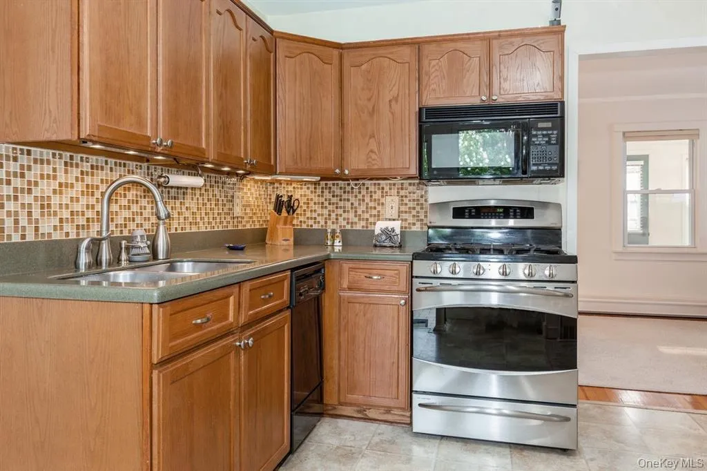 Wood finish cabinets and Corian Countertops Wood finish cabinets and Corian Countertops