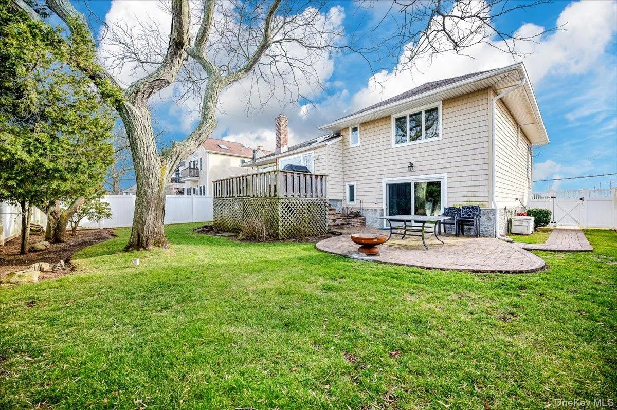 821 Channel Road, Hempstead, NY, 3 Bedrooms Bedrooms, 7 Rooms Rooms,2 BathroomsBathrooms,Residential Lease,For Rent,Channel,0,960330 821 Channel Road, Hempstead, NY, 3 Bedrooms Bedrooms, 7 Rooms Rooms,2 BathroomsBathrooms,Residential Lease,For Rent,Channel,0,960330