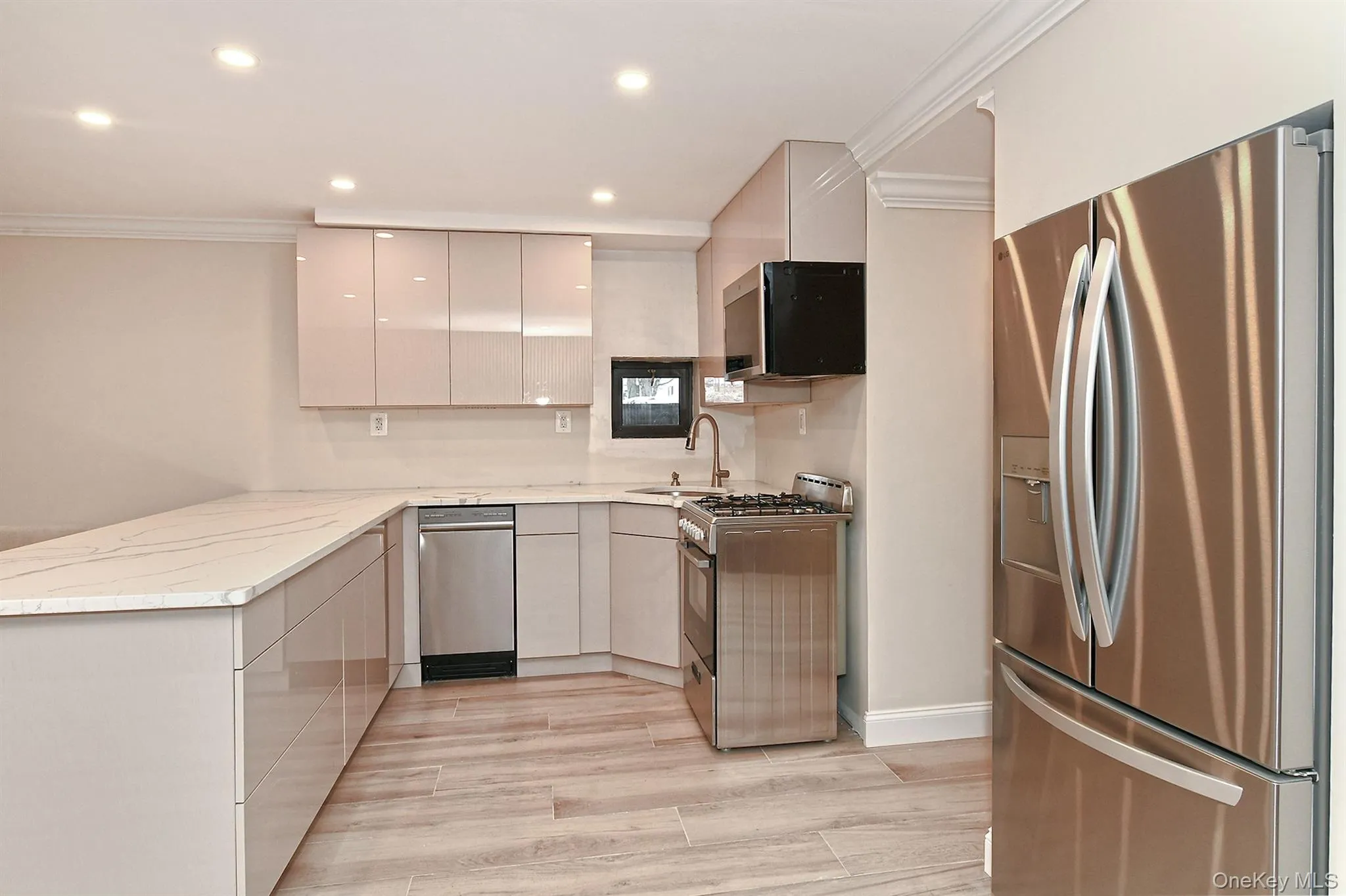 80 Lincoln Avenue, Hempstead, NY, 3 Rooms Rooms,1 BathroomBathrooms,Residential Lease,For Rent,Lincoln,0,960405 80 Lincoln Avenue, Hempstead, NY, 3 Rooms Rooms,1 BathroomBathrooms,Residential Lease,For Rent,Lincoln,0,960405