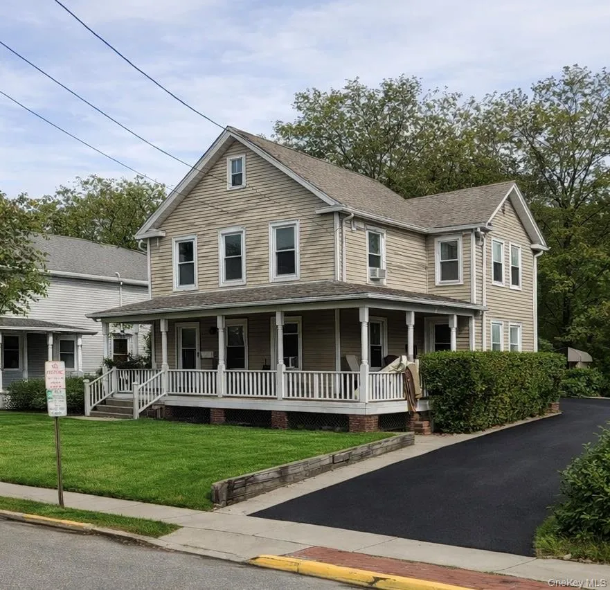 31 Ireland Place, Babylon, NY, 2 Bedrooms Bedrooms, 6 Rooms Rooms,1 BathroomBathrooms,Residential Lease,For Rent,Ireland,0,960428 31 Ireland Place, Babylon, NY, 2 Bedrooms Bedrooms, 6 Rooms Rooms,1 BathroomBathrooms,Residential Lease,For Rent,Ireland,0,960428