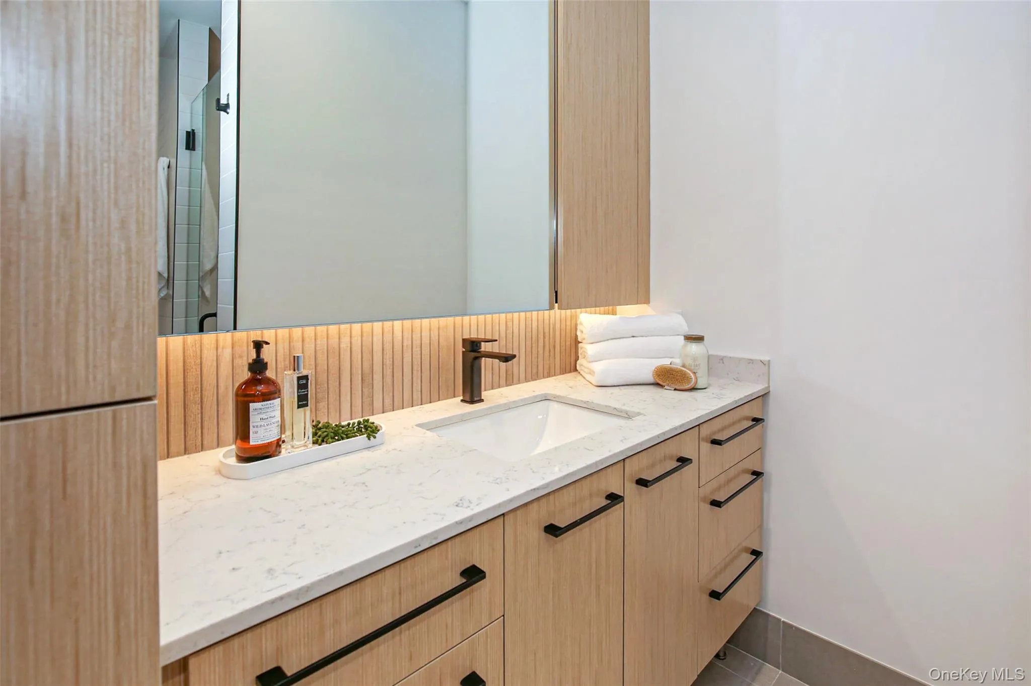 Bathroom with vanity and backsplash Bathroom with vanity and backsplash