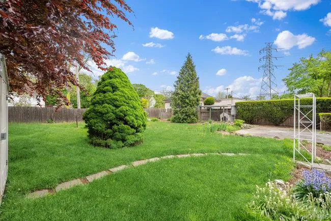 1030 Glen Cove Avenue, Oyster Bay, NY, 4 Bedrooms Bedrooms, 8 Rooms Rooms,1 BathroomBathrooms,Residential Lease,For Rent,Glen Cove,0,960570 1030 Glen Cove Avenue, Oyster Bay, NY, 4 Bedrooms Bedrooms, 8 Rooms Rooms,1 BathroomBathrooms,Residential Lease,For Rent,Glen Cove,0,960570