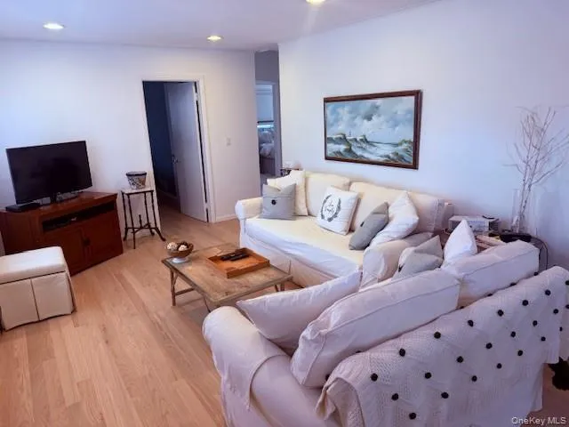 16 Magee Drive, Southampton, NY, 3 Bedrooms Bedrooms, 7 Rooms Rooms,2 BathroomsBathrooms,Residential Lease,For Rent,Magee,0,960573 16 Magee Drive, Southampton, NY, 3 Bedrooms Bedrooms, 7 Rooms Rooms,2 BathroomsBathrooms,Residential Lease,For Rent,Magee,0,960573