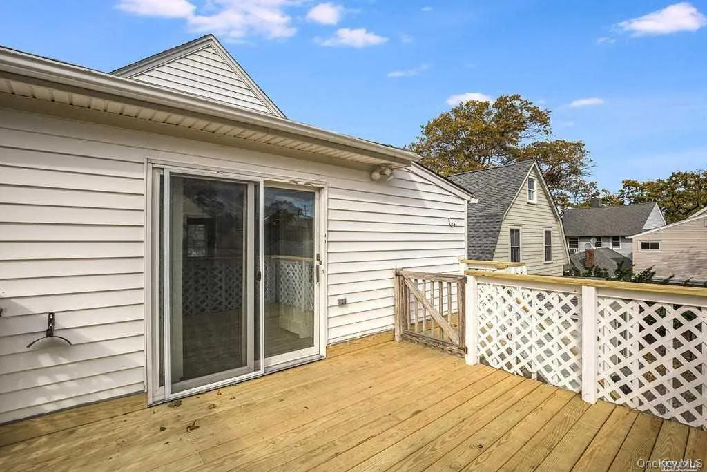 75 Maxwell Avenue, Oyster Bay, NY, 2 Bedrooms Bedrooms, 5 Rooms Rooms,1 BathroomBathrooms,Residential Lease,For Rent,Maxwell,0,960578 75 Maxwell Avenue, Oyster Bay, NY, 2 Bedrooms Bedrooms, 5 Rooms Rooms,1 BathroomBathrooms,Residential Lease,For Rent,Maxwell,0,960578
