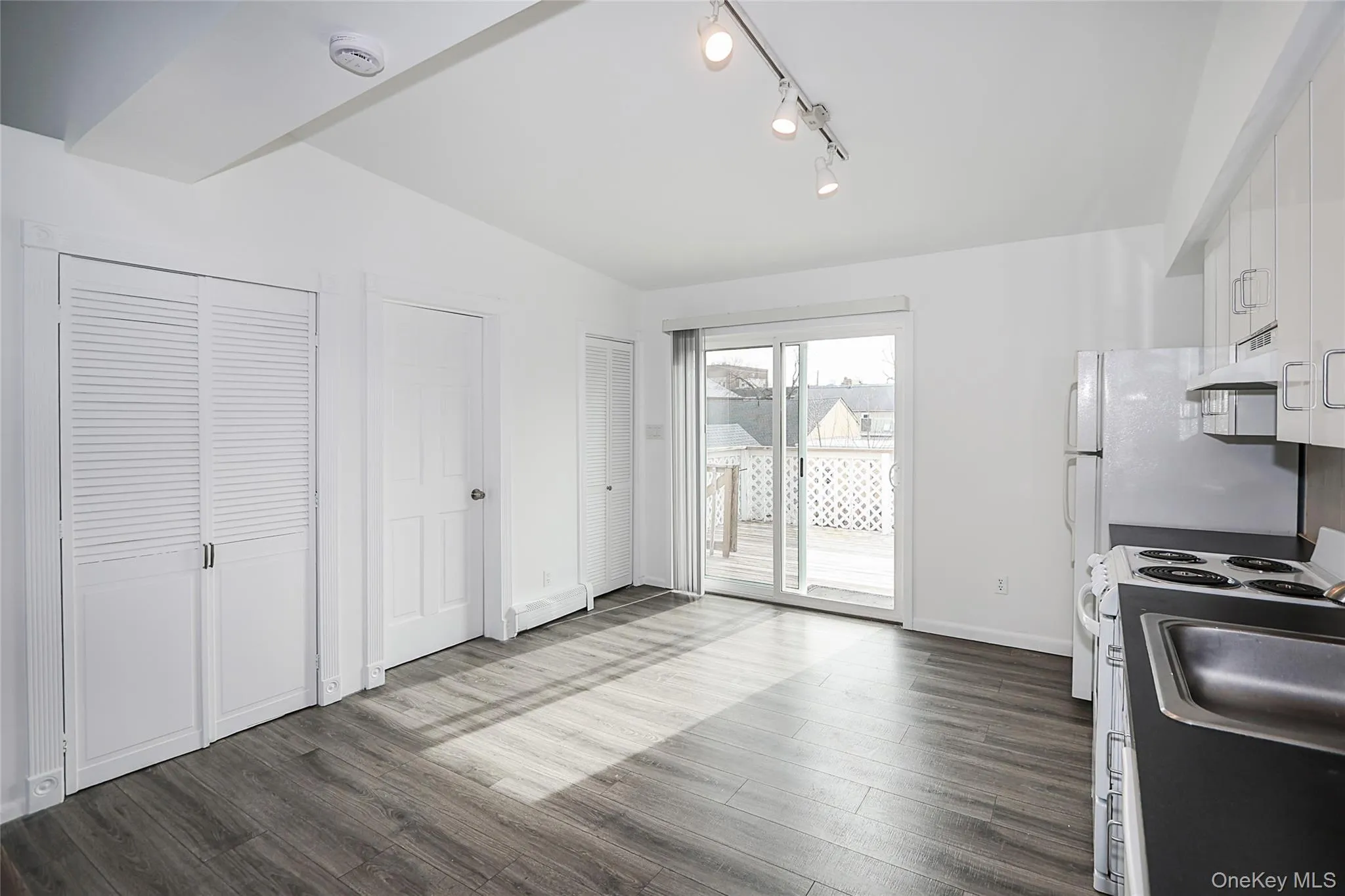 75 Maxwell Avenue, Oyster Bay, NY, 2 Bedrooms Bedrooms, 5 Rooms Rooms,1 BathroomBathrooms,Residential Lease,For Rent,Maxwell,0,960578 75 Maxwell Avenue, Oyster Bay, NY, 2 Bedrooms Bedrooms, 5 Rooms Rooms,1 BathroomBathrooms,Residential Lease,For Rent,Maxwell,0,960578