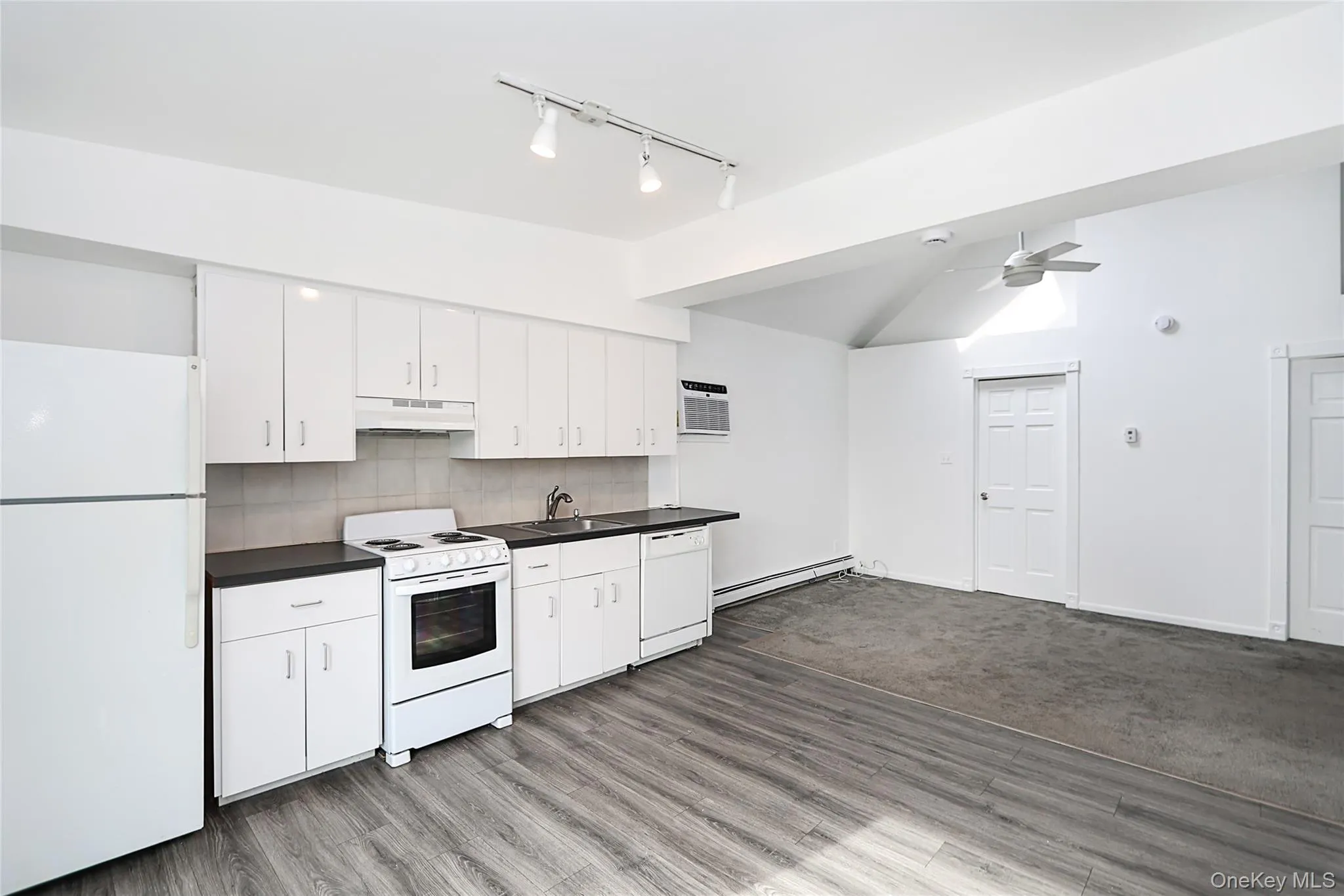 75 Maxwell Avenue, Oyster Bay, NY, 2 Bedrooms Bedrooms, 5 Rooms Rooms,1 BathroomBathrooms,Residential Lease,For Rent,Maxwell,0,960578 75 Maxwell Avenue, Oyster Bay, NY, 2 Bedrooms Bedrooms, 5 Rooms Rooms,1 BathroomBathrooms,Residential Lease,For Rent,Maxwell,0,960578