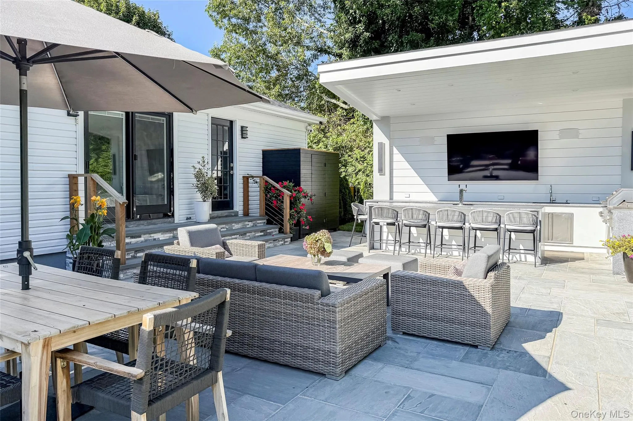 121 Ponquogue Avenue, Southampton, NY, 3 Bedrooms Bedrooms, 8 Rooms Rooms,3 BathroomsBathrooms,Residential Lease,For Rent,Ponquogue,0,960586 121 Ponquogue Avenue, Southampton, NY, 3 Bedrooms Bedrooms, 8 Rooms Rooms,3 BathroomsBathrooms,Residential Lease,For Rent,Ponquogue,0,960586