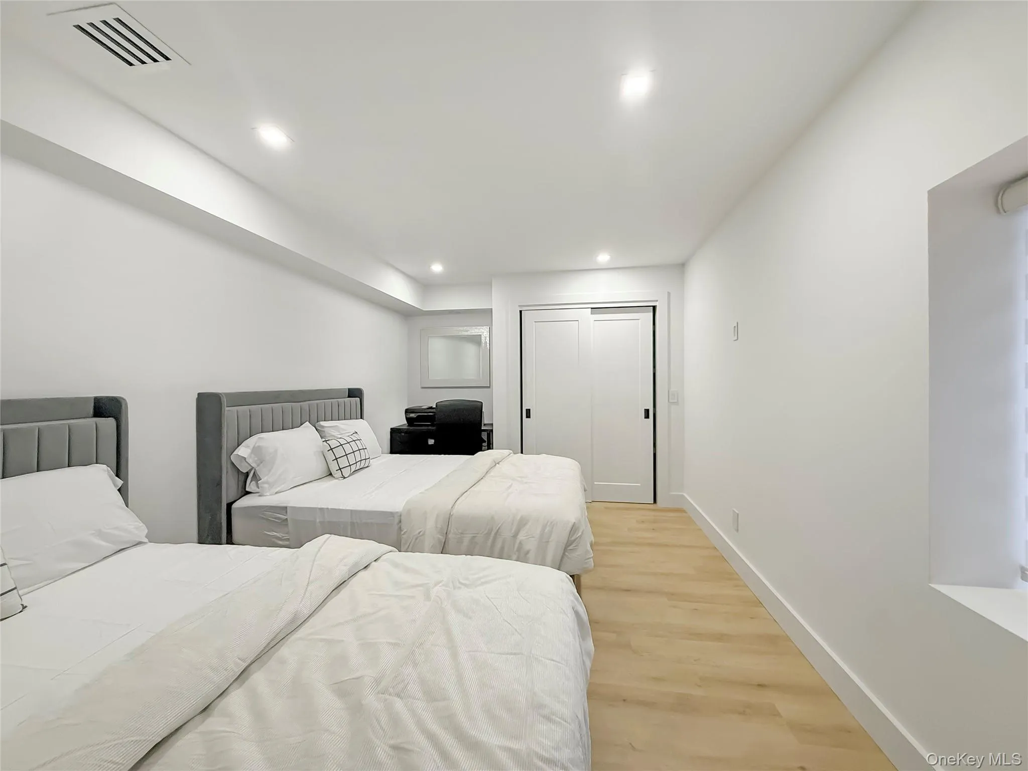 121 Ponquogue Avenue, Southampton, NY, 3 Bedrooms Bedrooms, 8 Rooms Rooms,3 BathroomsBathrooms,Residential Lease,For Rent,Ponquogue,0,960586 121 Ponquogue Avenue, Southampton, NY, 3 Bedrooms Bedrooms, 8 Rooms Rooms,3 BathroomsBathrooms,Residential Lease,For Rent,Ponquogue,0,960586