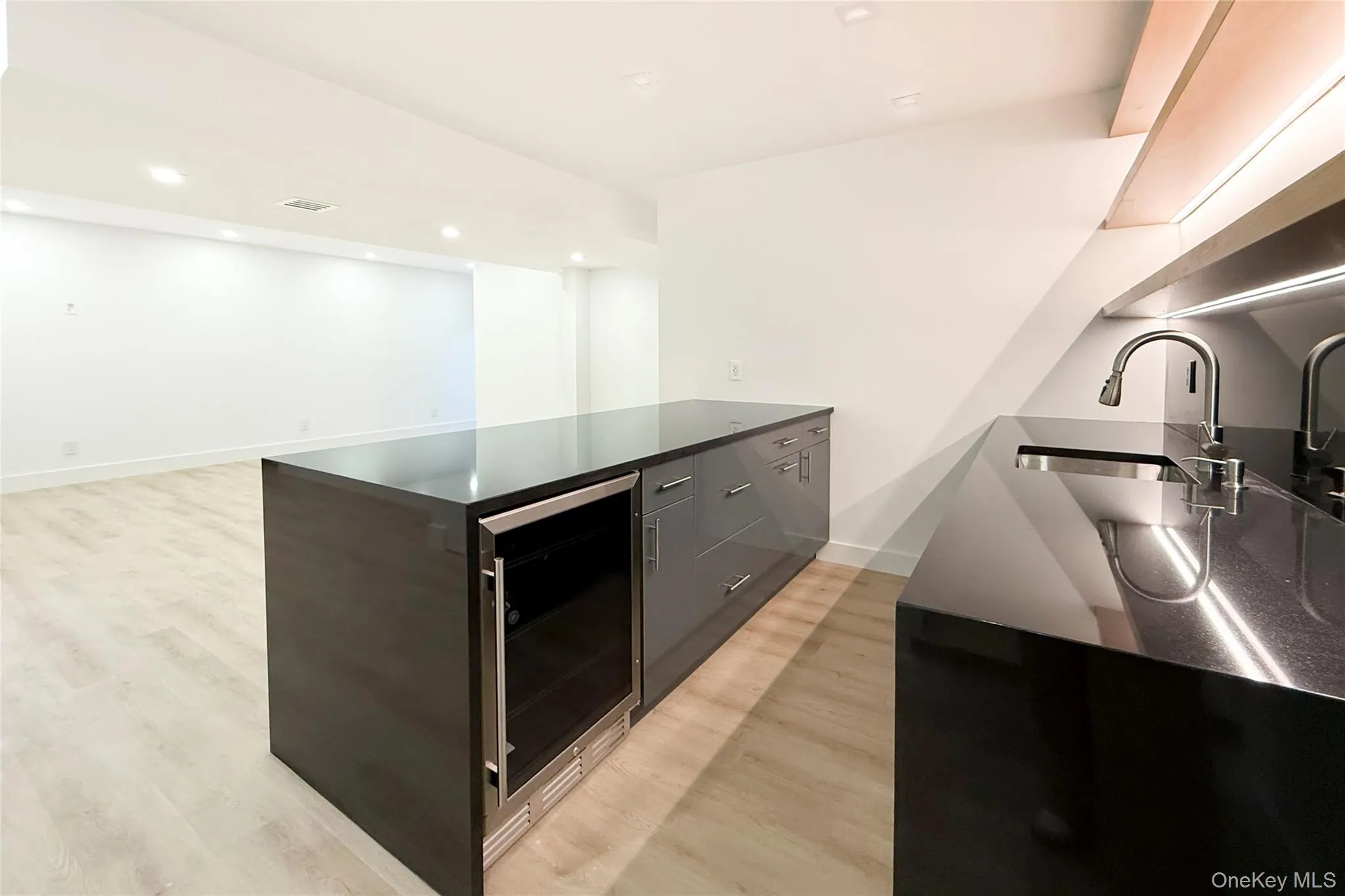 121 Ponquogue Avenue, Southampton, NY, 3 Bedrooms Bedrooms, 8 Rooms Rooms,3 BathroomsBathrooms,Residential Lease,For Rent,Ponquogue,0,960586 121 Ponquogue Avenue, Southampton, NY, 3 Bedrooms Bedrooms, 8 Rooms Rooms,3 BathroomsBathrooms,Residential Lease,For Rent,Ponquogue,0,960586