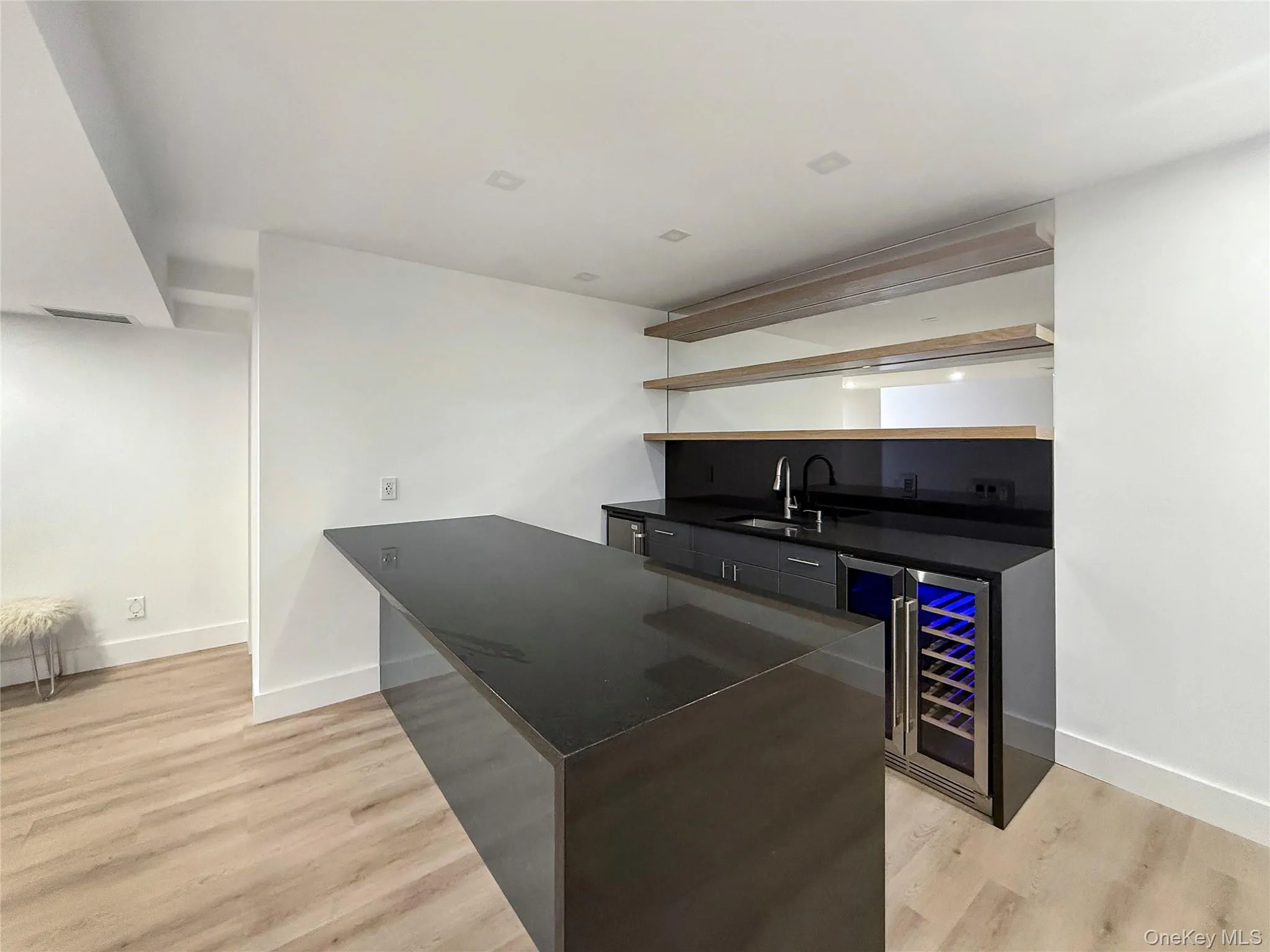 121 Ponquogue Avenue, Southampton, NY, 3 Bedrooms Bedrooms, 8 Rooms Rooms,3 BathroomsBathrooms,Residential Lease,For Rent,Ponquogue,0,960586 121 Ponquogue Avenue, Southampton, NY, 3 Bedrooms Bedrooms, 8 Rooms Rooms,3 BathroomsBathrooms,Residential Lease,For Rent,Ponquogue,0,960586