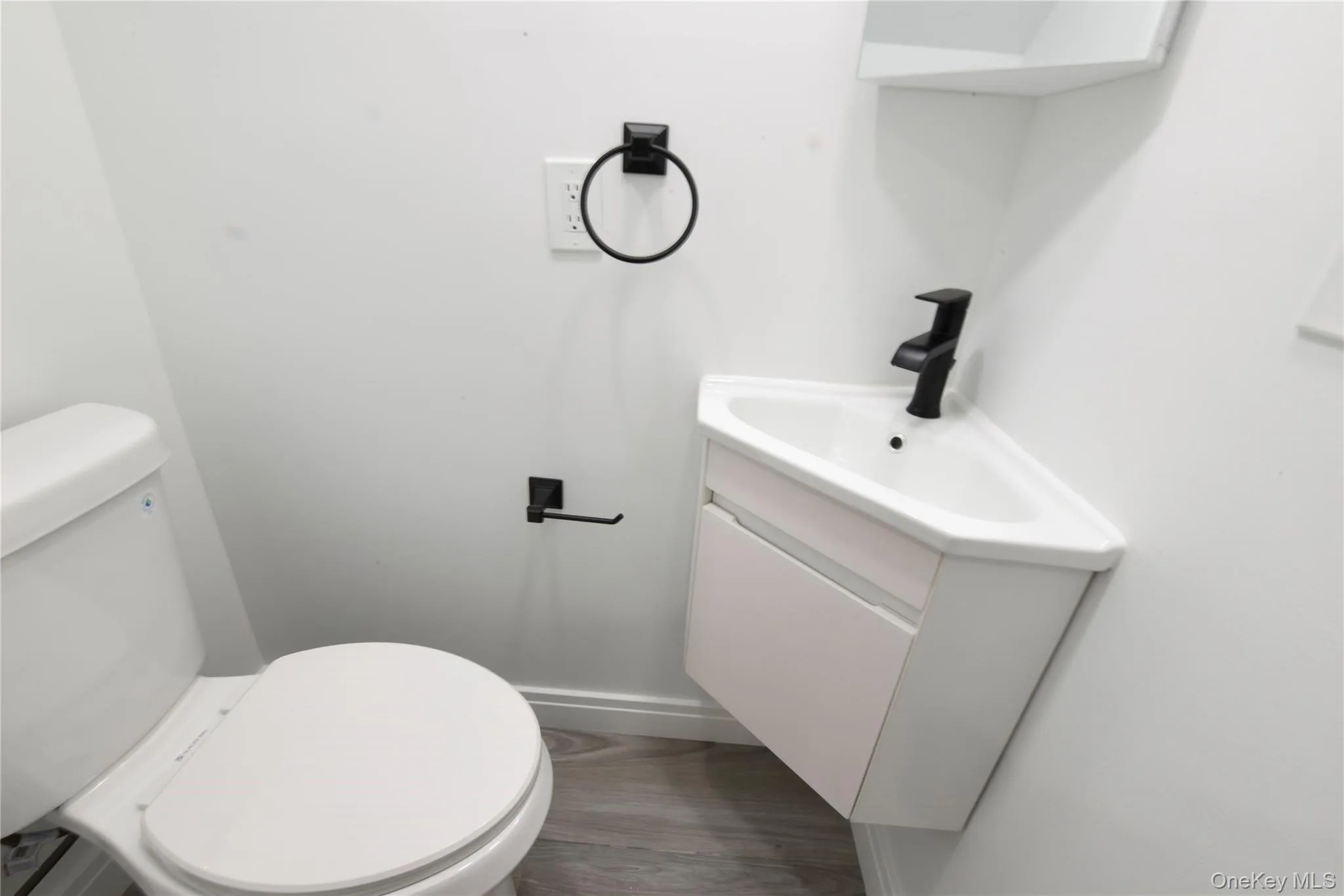 144-13 Lux Road, New York, NY, 3 Bedrooms Bedrooms, 6 Rooms Rooms,2 BathroomsBathrooms,Residential,For Rent,Lux,0,960589 144-13 Lux Road, New York, NY, 3 Bedrooms Bedrooms, 6 Rooms Rooms,2 BathroomsBathrooms,Residential,For Rent,Lux,0,960589
