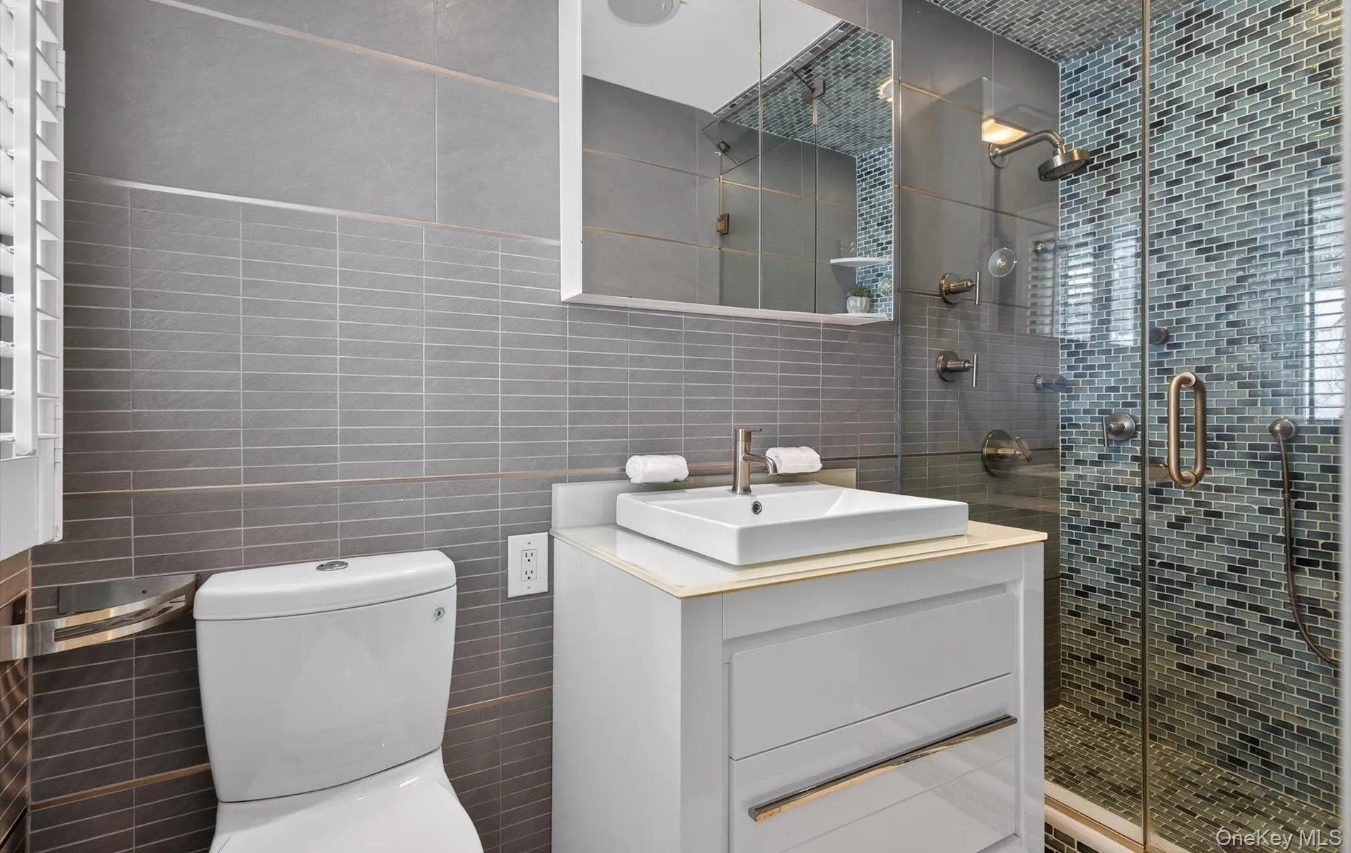 11 Juneau Boulevard, Oyster Bay, NY, 4 Bedrooms Bedrooms, 10 Rooms Rooms,3 BathroomsBathrooms,Residential Lease,For Rent,Juneau,0,960607 11 Juneau Boulevard, Oyster Bay, NY, 4 Bedrooms Bedrooms, 10 Rooms Rooms,3 BathroomsBathrooms,Residential Lease,For Rent,Juneau,0,960607