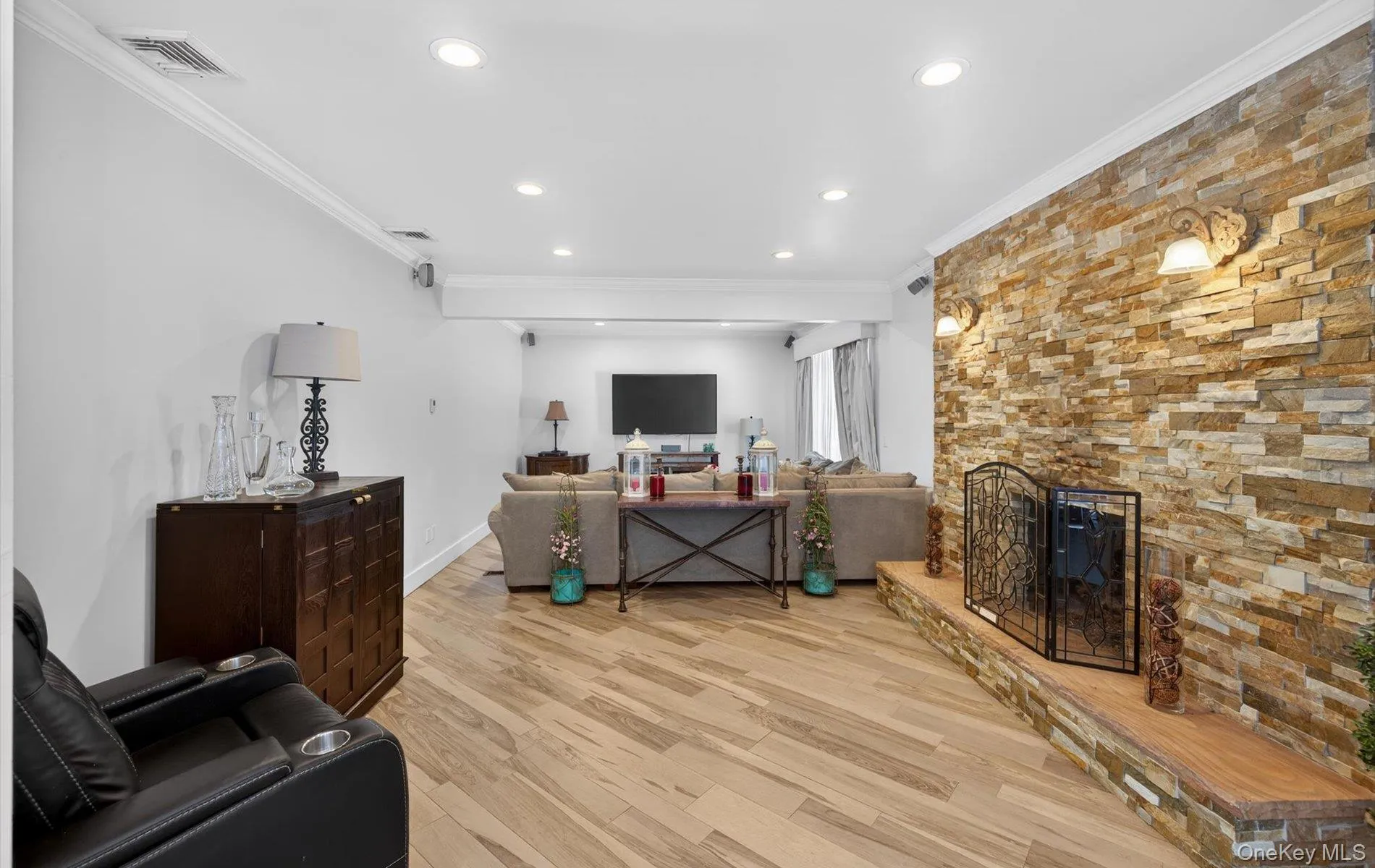 11 Juneau Boulevard, Oyster Bay, NY, 4 Bedrooms Bedrooms, 10 Rooms Rooms,3 BathroomsBathrooms,Residential Lease,For Rent,Juneau,0,960607 11 Juneau Boulevard, Oyster Bay, NY, 4 Bedrooms Bedrooms, 10 Rooms Rooms,3 BathroomsBathrooms,Residential Lease,For Rent,Juneau,0,960607