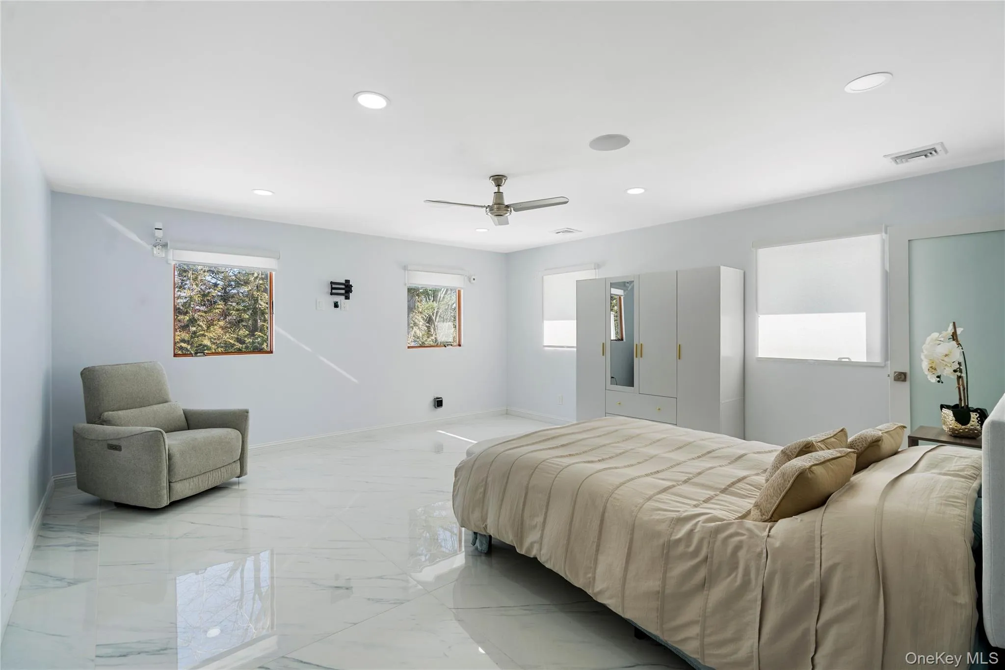 1 Strawberry Lane, North Hempstead, NY, 5 Bedrooms Bedrooms, 9 Rooms Rooms,4 BathroomsBathrooms,Residential,For Rent,Strawberry,0,960616 1 Strawberry Lane, North Hempstead, NY, 5 Bedrooms Bedrooms, 9 Rooms Rooms,4 BathroomsBathrooms,Residential,For Rent,Strawberry,0,960616