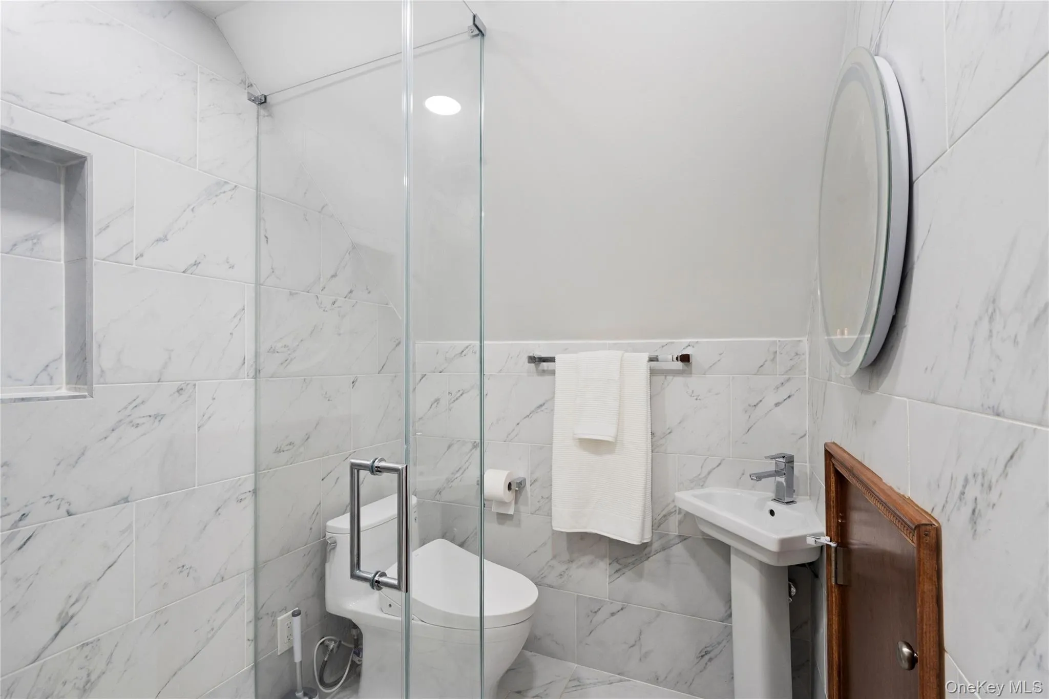 1 Strawberry Lane, North Hempstead, NY, 5 Bedrooms Bedrooms, 9 Rooms Rooms,4 BathroomsBathrooms,Residential,For Rent,Strawberry,0,960616 1 Strawberry Lane, North Hempstead, NY, 5 Bedrooms Bedrooms, 9 Rooms Rooms,4 BathroomsBathrooms,Residential,For Rent,Strawberry,0,960616