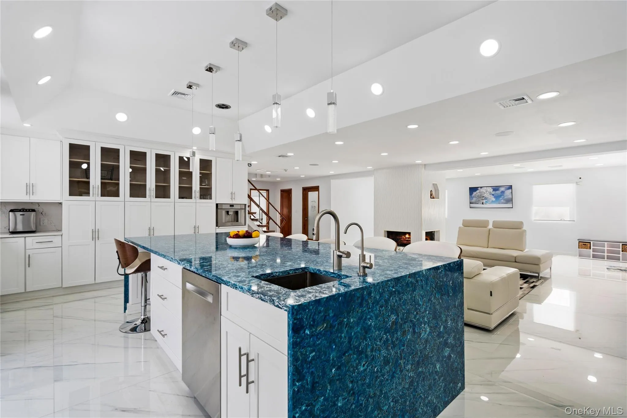 1 Strawberry Lane, North Hempstead, NY, 5 Bedrooms Bedrooms, 9 Rooms Rooms,4 BathroomsBathrooms,Residential,For Rent,Strawberry,0,960616 1 Strawberry Lane, North Hempstead, NY, 5 Bedrooms Bedrooms, 9 Rooms Rooms,4 BathroomsBathrooms,Residential,For Rent,Strawberry,0,960616