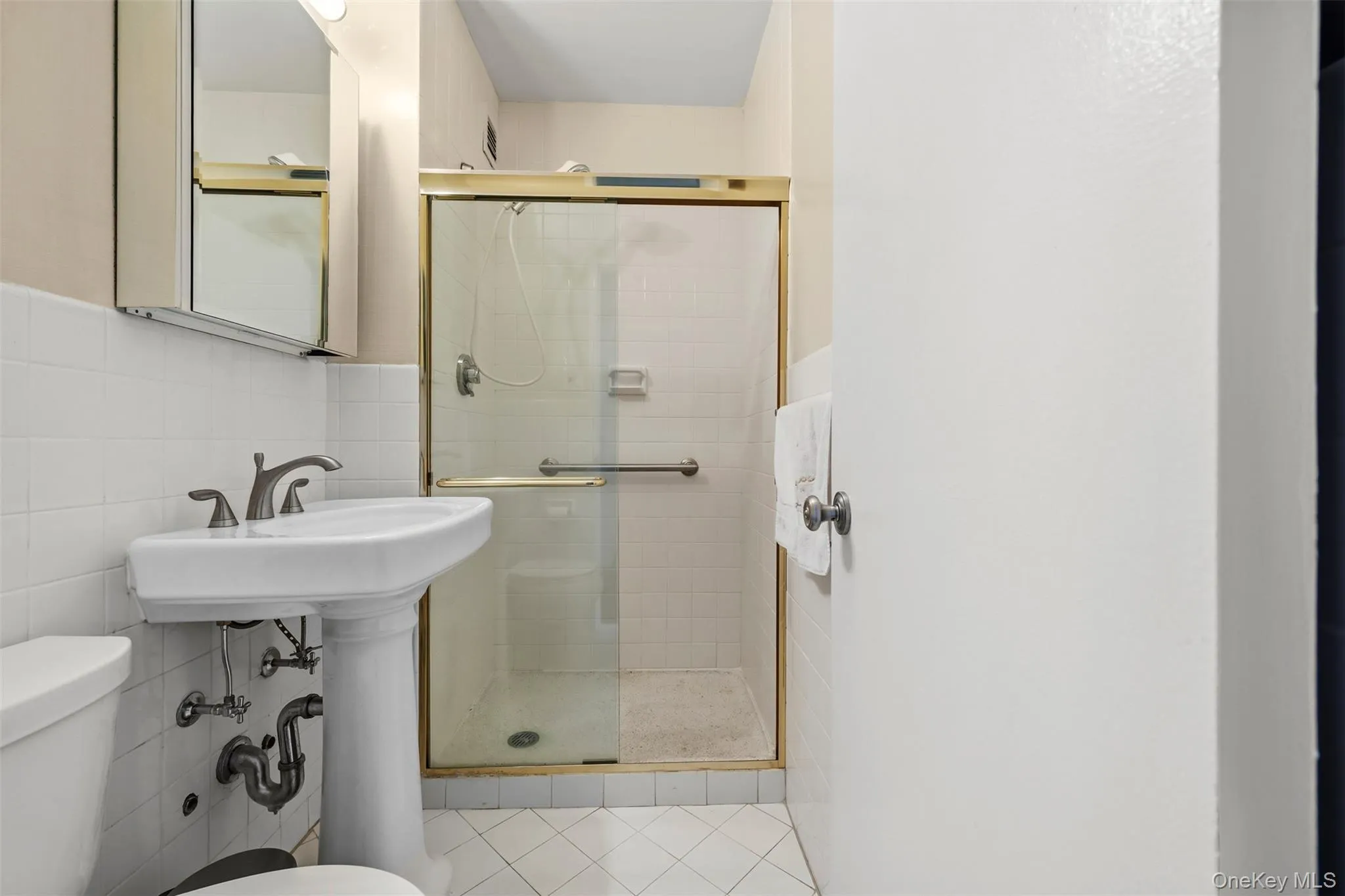 269-10 Grand Central Parkway, New York, NY, 2 Bedrooms Bedrooms, 5 Rooms Rooms,2 BathroomsBathrooms,Residential,For Rent,Grand Central,0,960622 269-10 Grand Central Parkway, New York, NY, 2 Bedrooms Bedrooms, 5 Rooms Rooms,2 BathroomsBathrooms,Residential,For Rent,Grand Central,0,960622