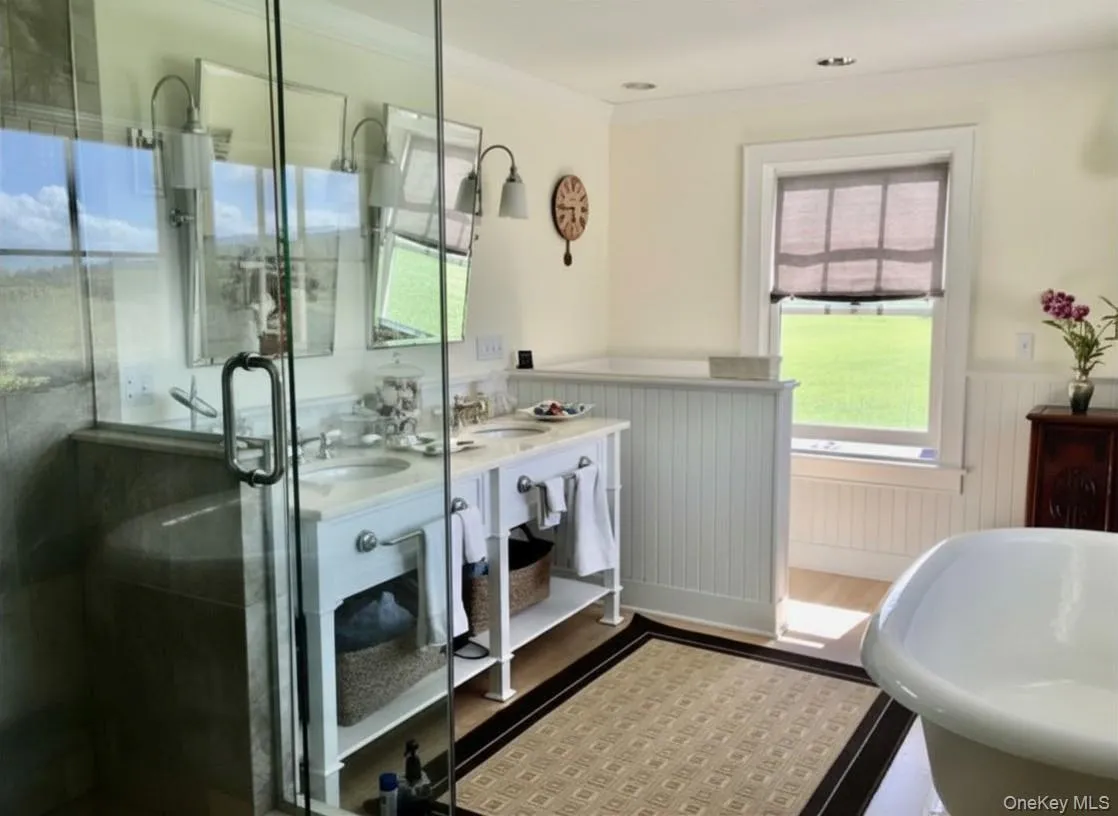 Even the 4.5 Modern Bathrooms enjoy Beautiful Views of the Propert Even the 4.5 Modern Bathrooms enjoy Beautiful Views of the Propert