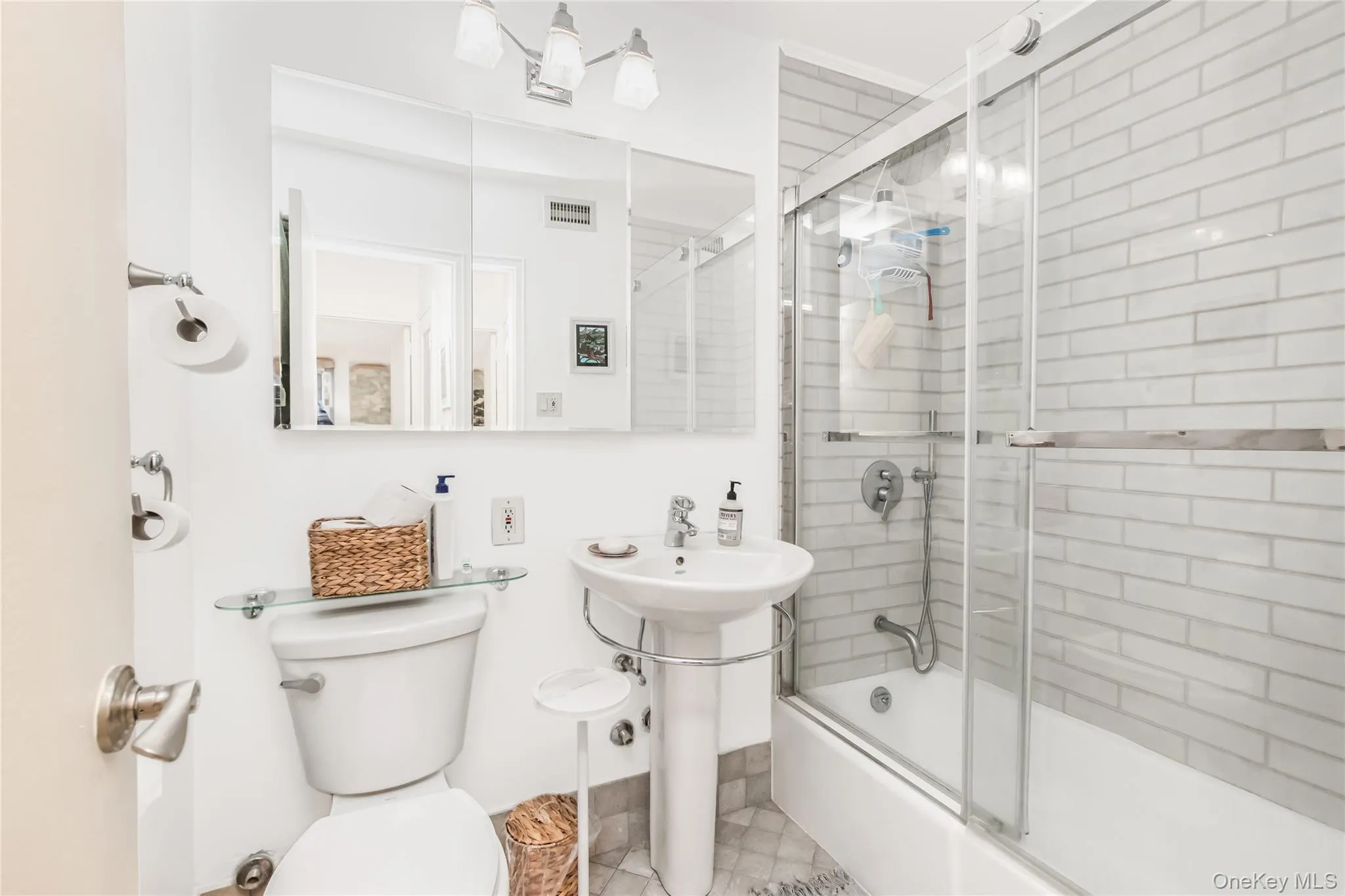 2500 Johnson Avenue, New York, NY, 1 Bedroom Bedrooms, 4 Rooms Rooms,1 BathroomBathrooms,Residential,For Rent,Johnson,0,960664 2500 Johnson Avenue, New York, NY, 1 Bedroom Bedrooms, 4 Rooms Rooms,1 BathroomBathrooms,Residential,For Rent,Johnson,0,960664