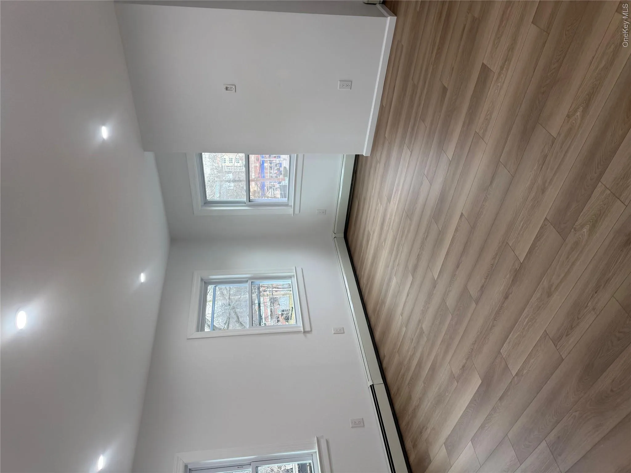 Nice sized den space Nice sized den space