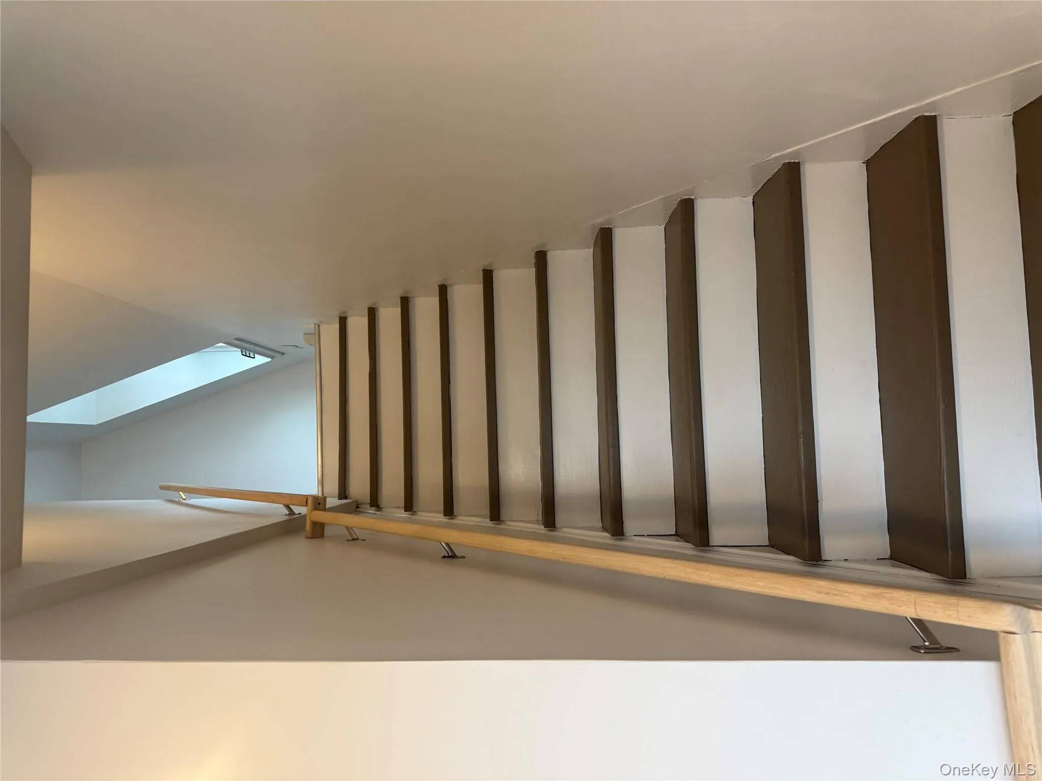 Entry with space for a hall bench and stairway up to 2nd level of living space Entry with space for a hall bench and stairway up to 2nd level of living space