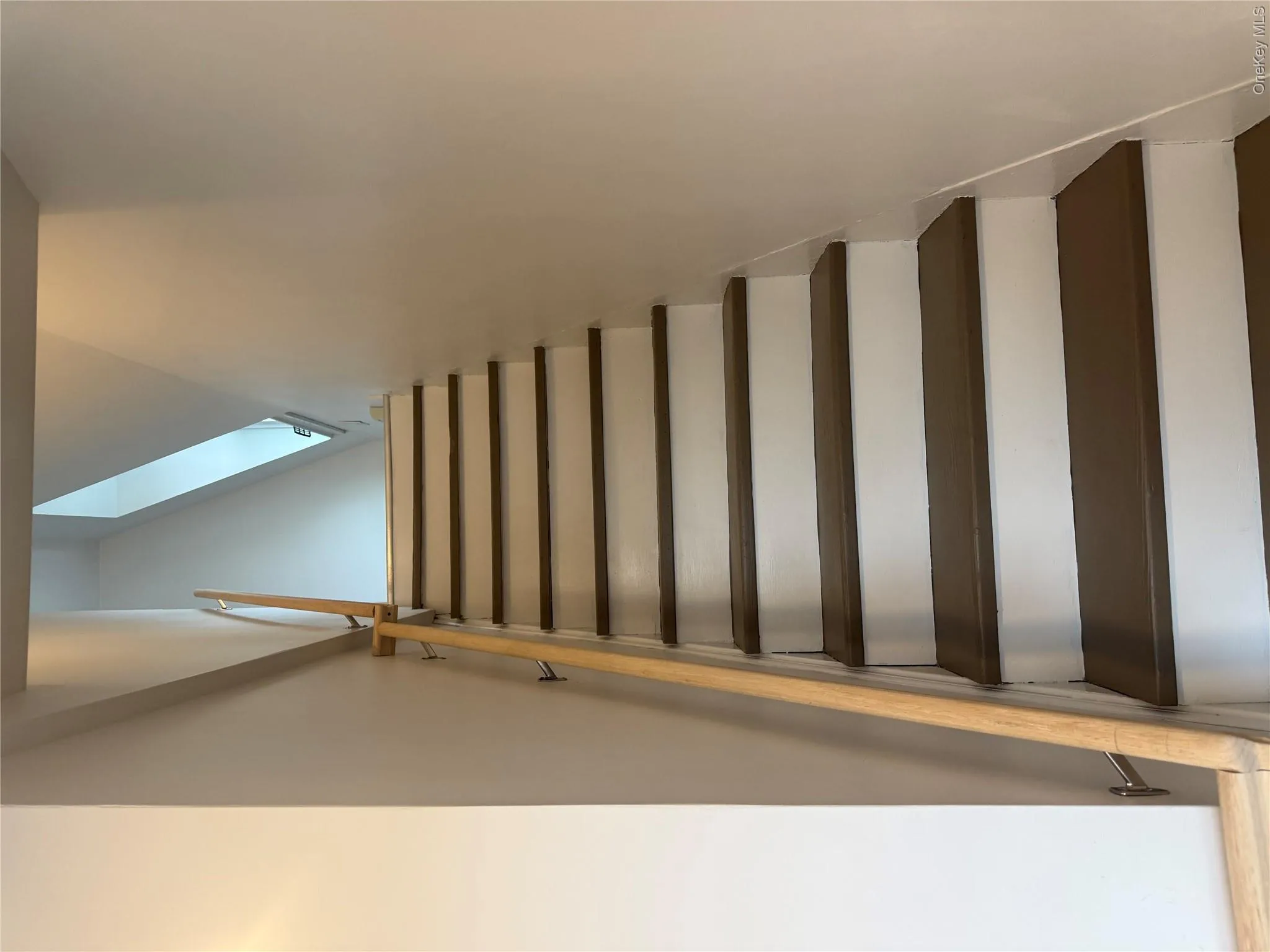 Entry with space for a hall bench and stairway up to 2nd level of living space Entry with space for a hall bench and stairway up to 2nd level of living space