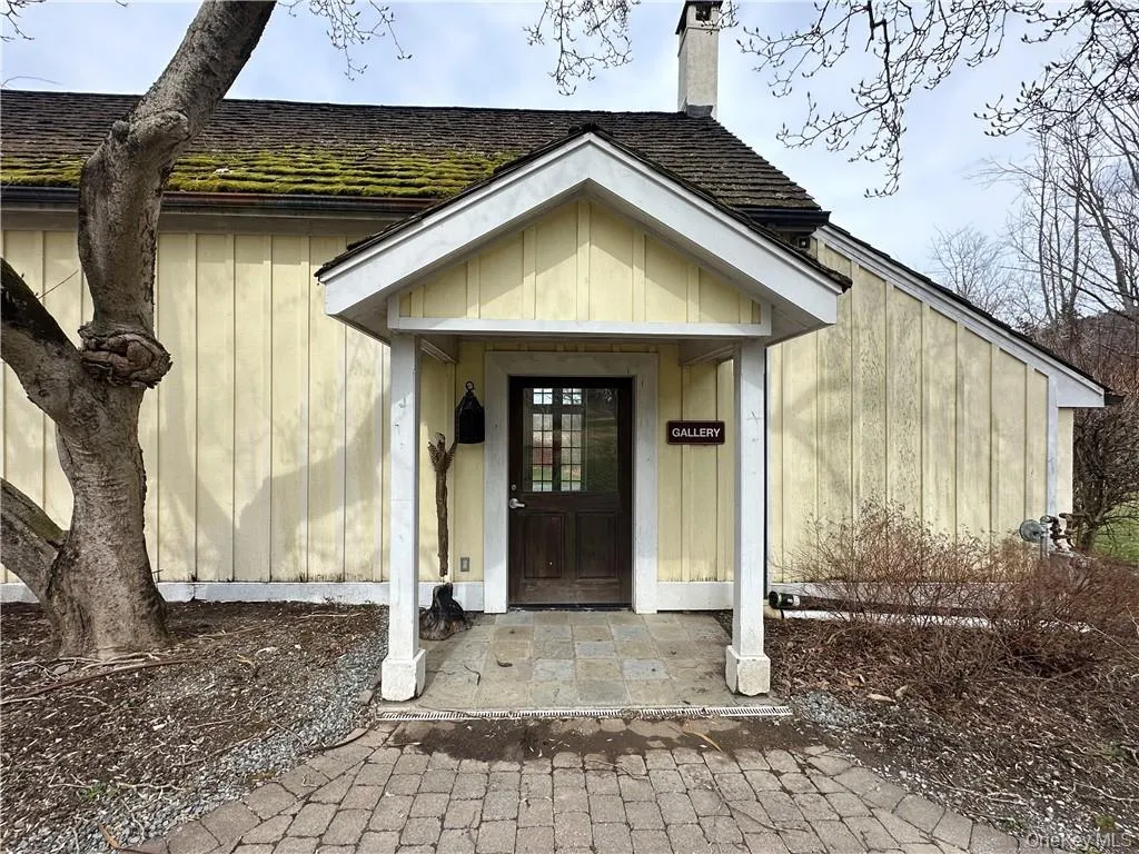 Entrance - Charming commercial space Entrance - Charming commercial space