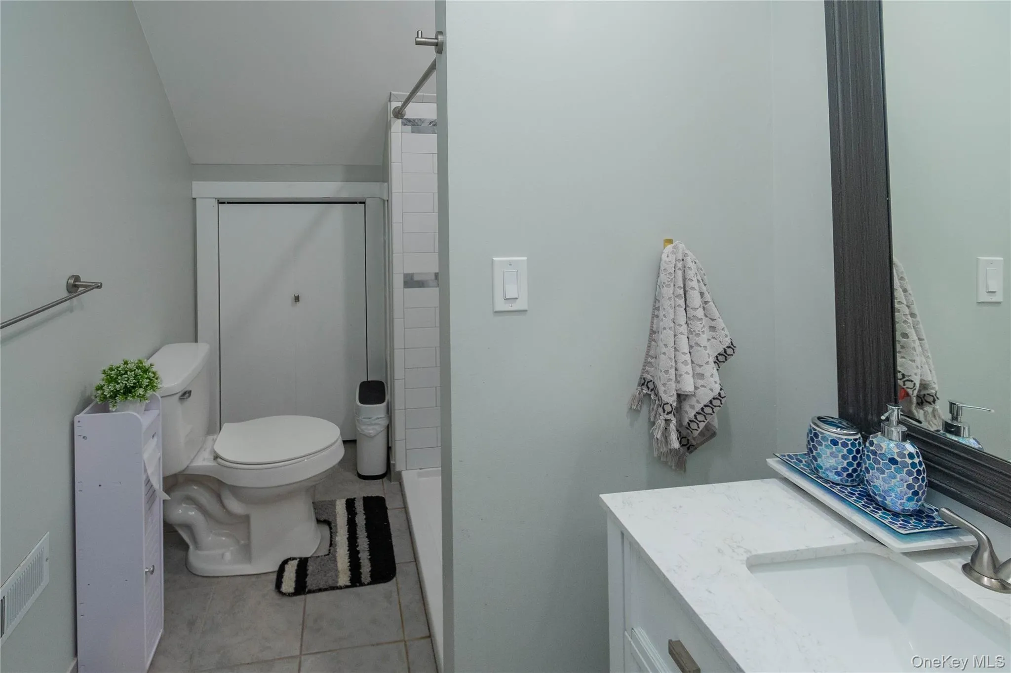 Full bathroom in guest quarters Full bathroom in guest quarters