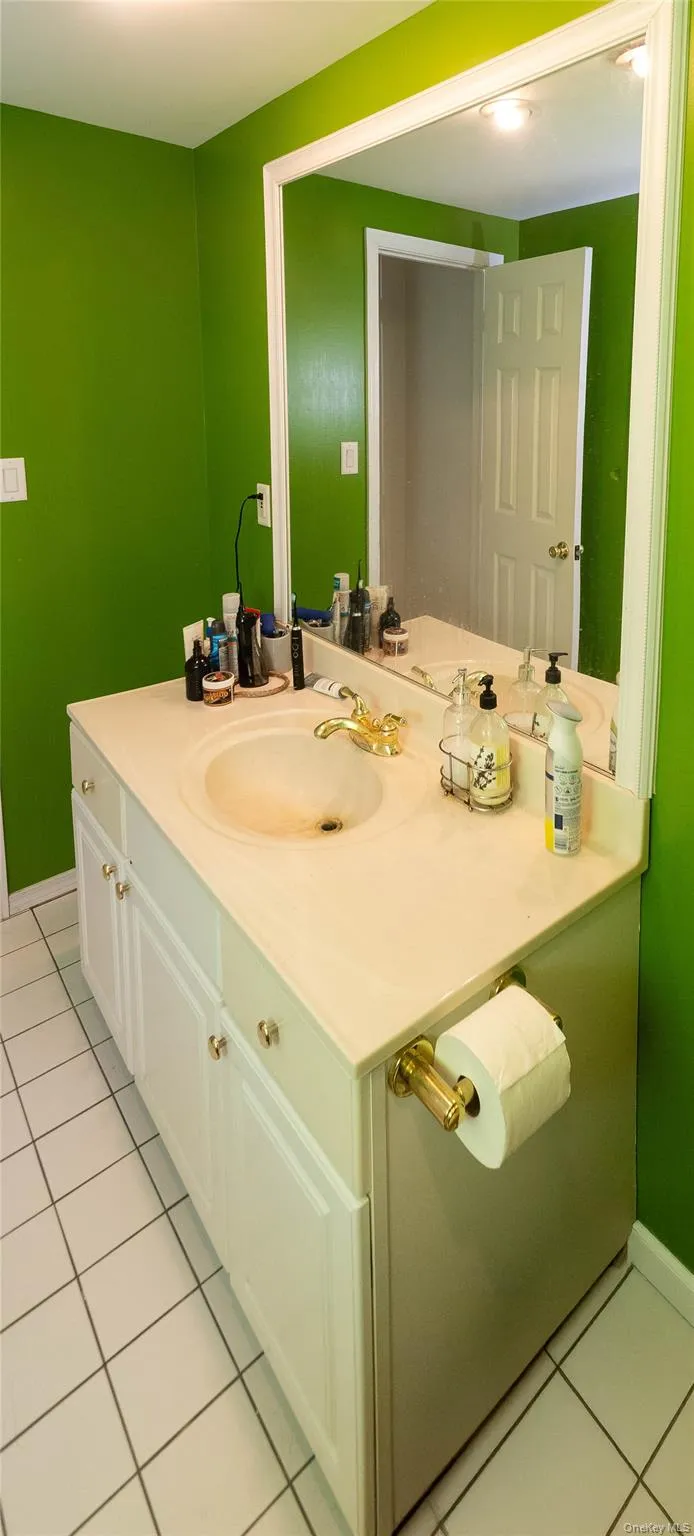 Full bathroom on the lower level Full bathroom on the lower level