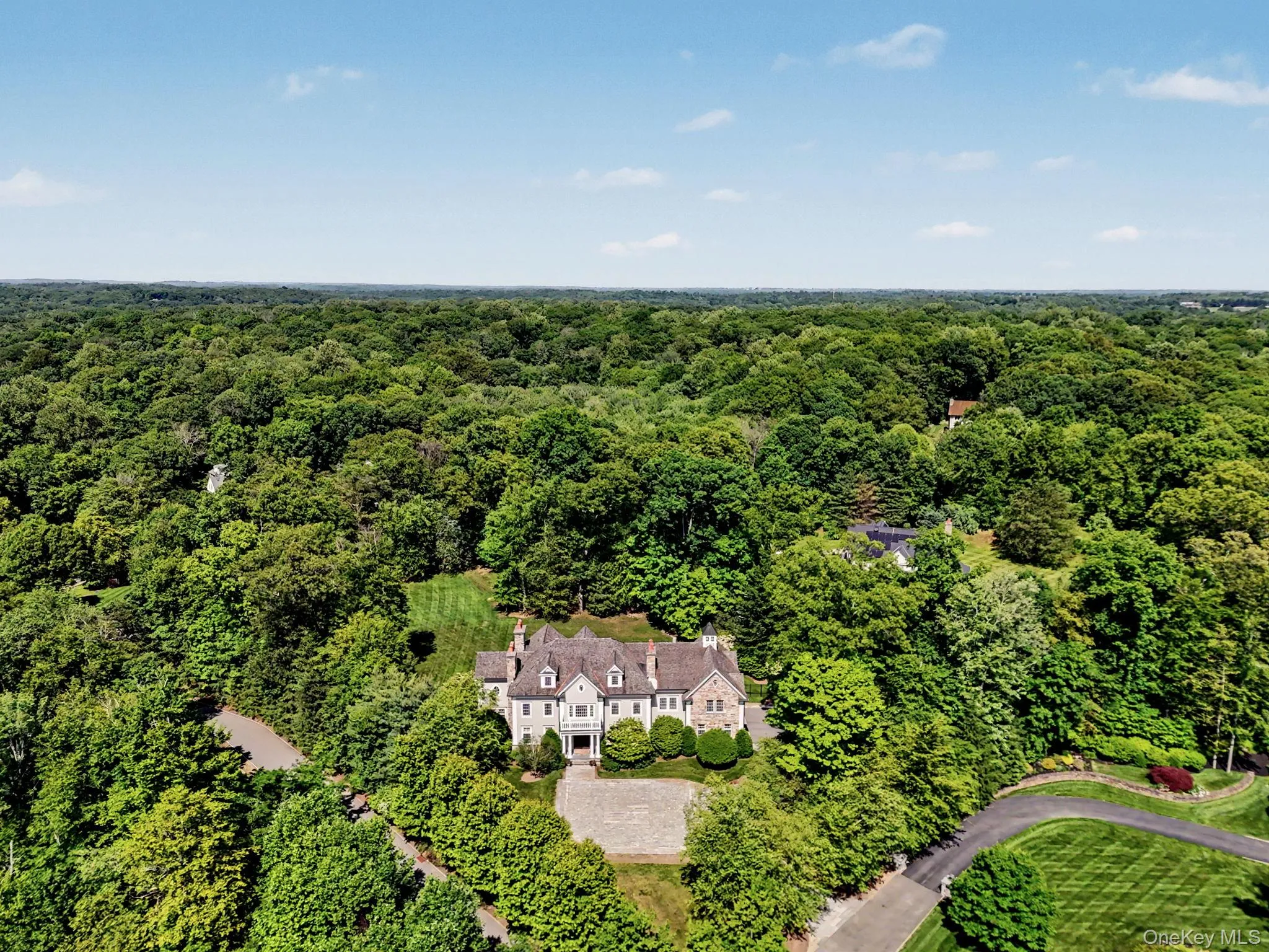 12 Gifford Lake Drive is a truly exceptional offering—sure to impress even the most discerning buyer. 12 Gifford Lake Drive is a truly exceptional offering—sure to impress even the most discerning buyer.