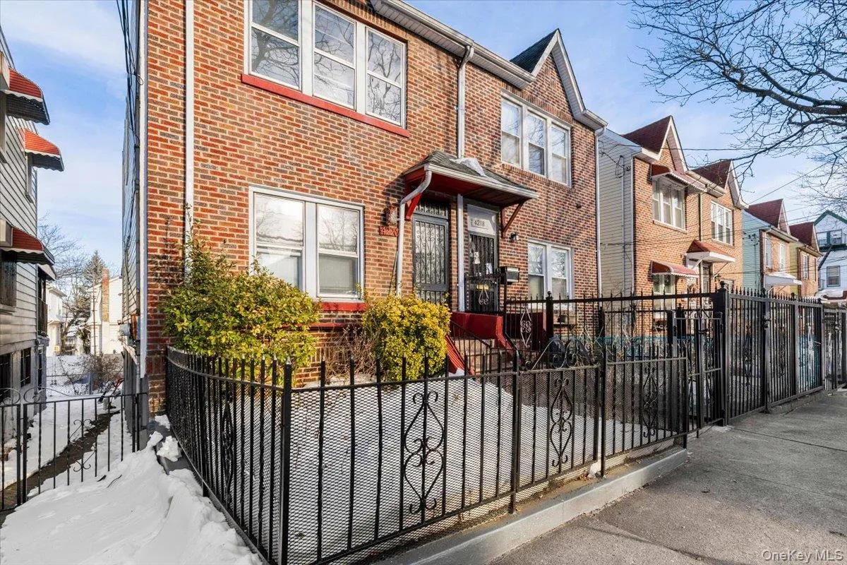 4220 Boyd Avenue, New York, NY, 3 Bedrooms Bedrooms, 5 Rooms Rooms,2 BathroomsBathrooms,Residential Sale,For Rent,Boyd,0,960886 4220 Boyd Avenue, New York, NY, 3 Bedrooms Bedrooms, 5 Rooms Rooms,2 BathroomsBathrooms,Residential Sale,For Rent,Boyd,0,960886