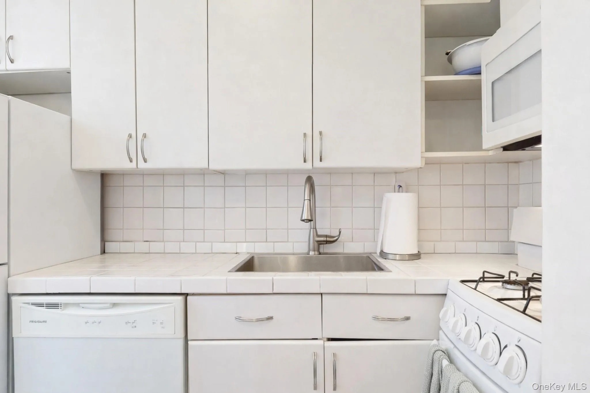 Decluttered Virtually Decluttered Virtually