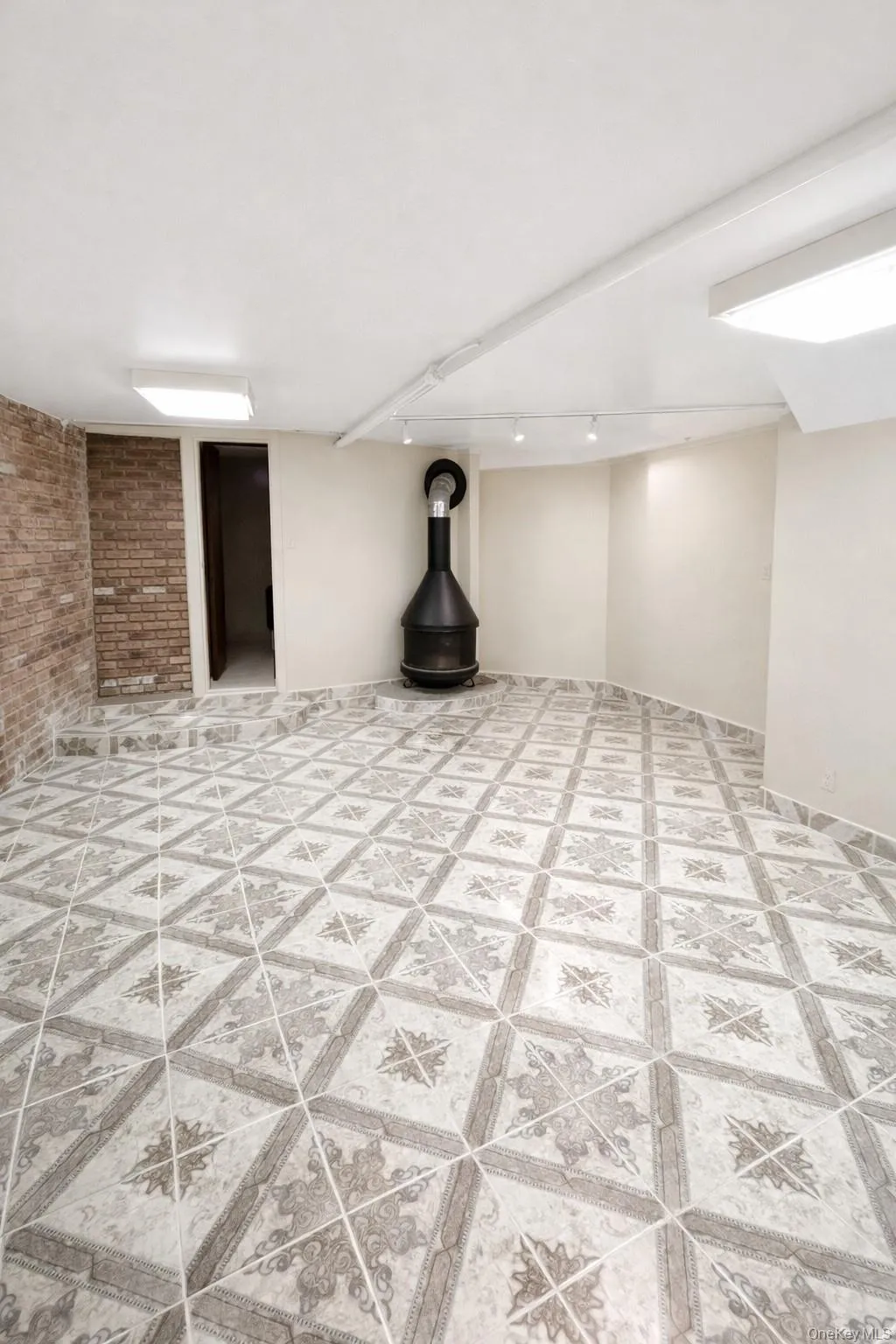 85-32 68th Avenue, New York, NY, 3 Bedrooms Bedrooms, 7 Rooms Rooms,1 BathroomBathrooms,Residential,For Rent,68th,0,960910 85-32 68th Avenue, New York, NY, 3 Bedrooms Bedrooms, 7 Rooms Rooms,1 BathroomBathrooms,Residential,For Rent,68th,0,960910
