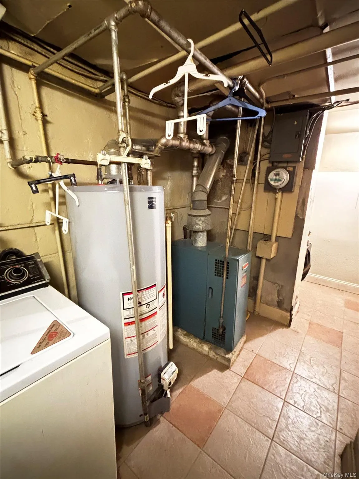 85-32 68th Avenue, New York, NY, 3 Bedrooms Bedrooms, 7 Rooms Rooms,1 BathroomBathrooms,Residential,For Rent,68th,0,960910 85-32 68th Avenue, New York, NY, 3 Bedrooms Bedrooms, 7 Rooms Rooms,1 BathroomBathrooms,Residential,For Rent,68th,0,960910