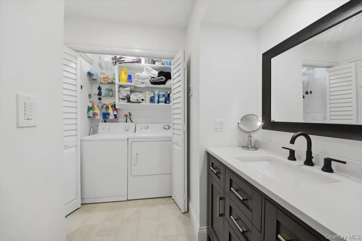 180 Heritage Hills, Somers, NY, 1 Bedroom Bedrooms, 4 Rooms Rooms,1 BathroomBathrooms,Residential Lease,For Rent,Heritage,0,960915 180 Heritage Hills, Somers, NY, 1 Bedroom Bedrooms, 4 Rooms Rooms,1 BathroomBathrooms,Residential Lease,For Rent,Heritage,0,960915