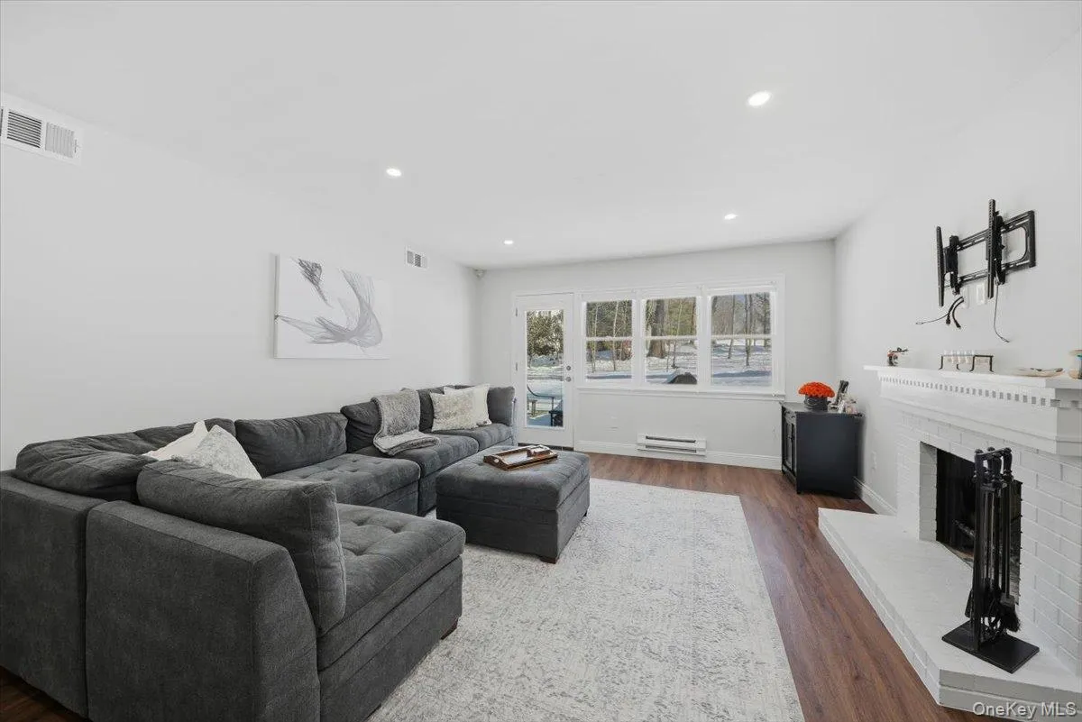 180 Heritage Hills, Somers, NY, 1 Bedroom Bedrooms, 4 Rooms Rooms,1 BathroomBathrooms,Residential Lease,For Rent,Heritage,0,960915 180 Heritage Hills, Somers, NY, 1 Bedroom Bedrooms, 4 Rooms Rooms,1 BathroomBathrooms,Residential Lease,For Rent,Heritage,0,960915